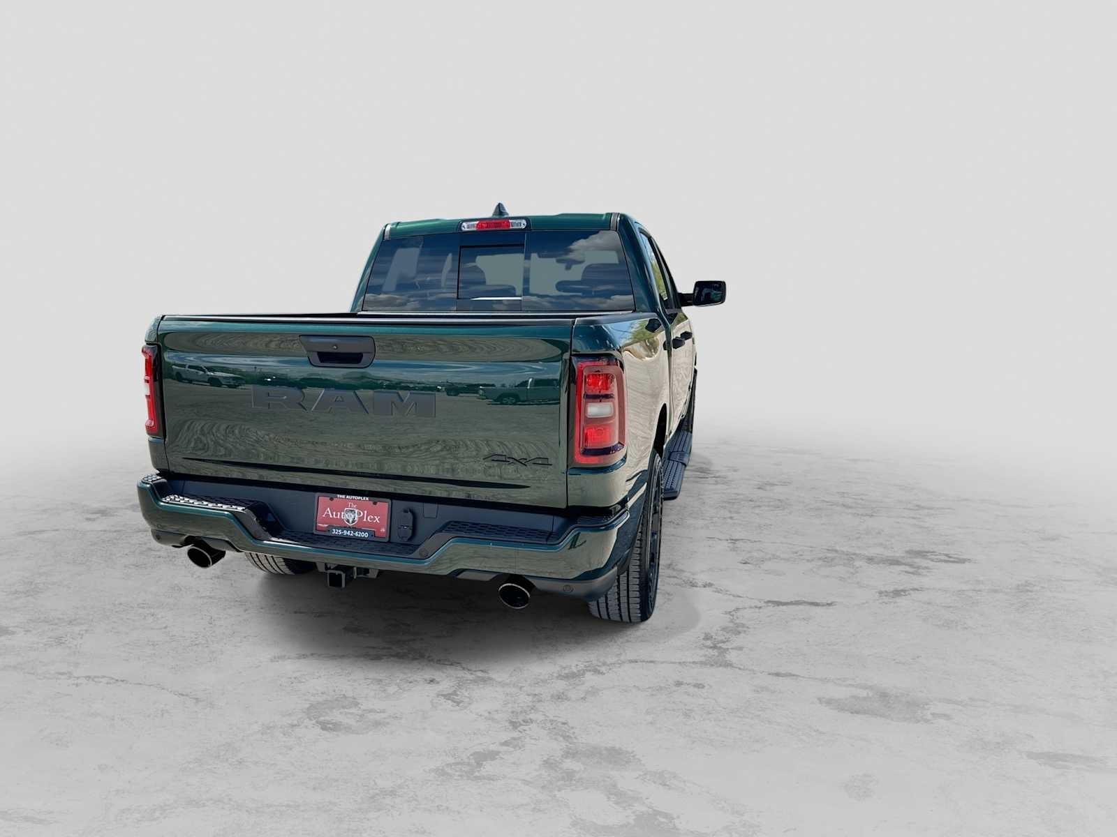 2027 RAM 1500 RAM 1500 EXPRESS CREW CAB 4X4 5'7' BOX