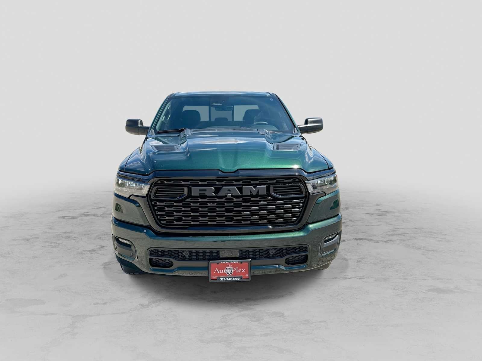 2027 RAM 1500 RAM 1500 EXPRESS CREW CAB 4X4 5'7' BOX