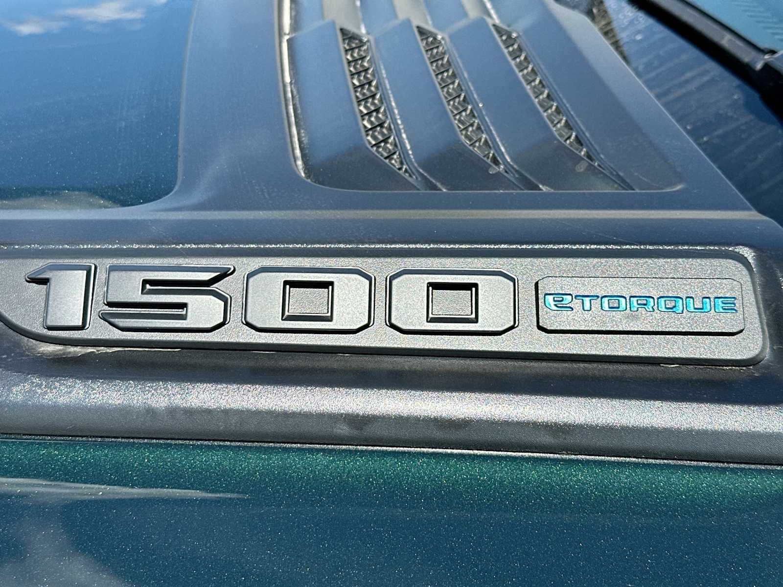 2027 RAM 1500 RAM 1500 EXPRESS CREW CAB 4X4 5'7' BOX