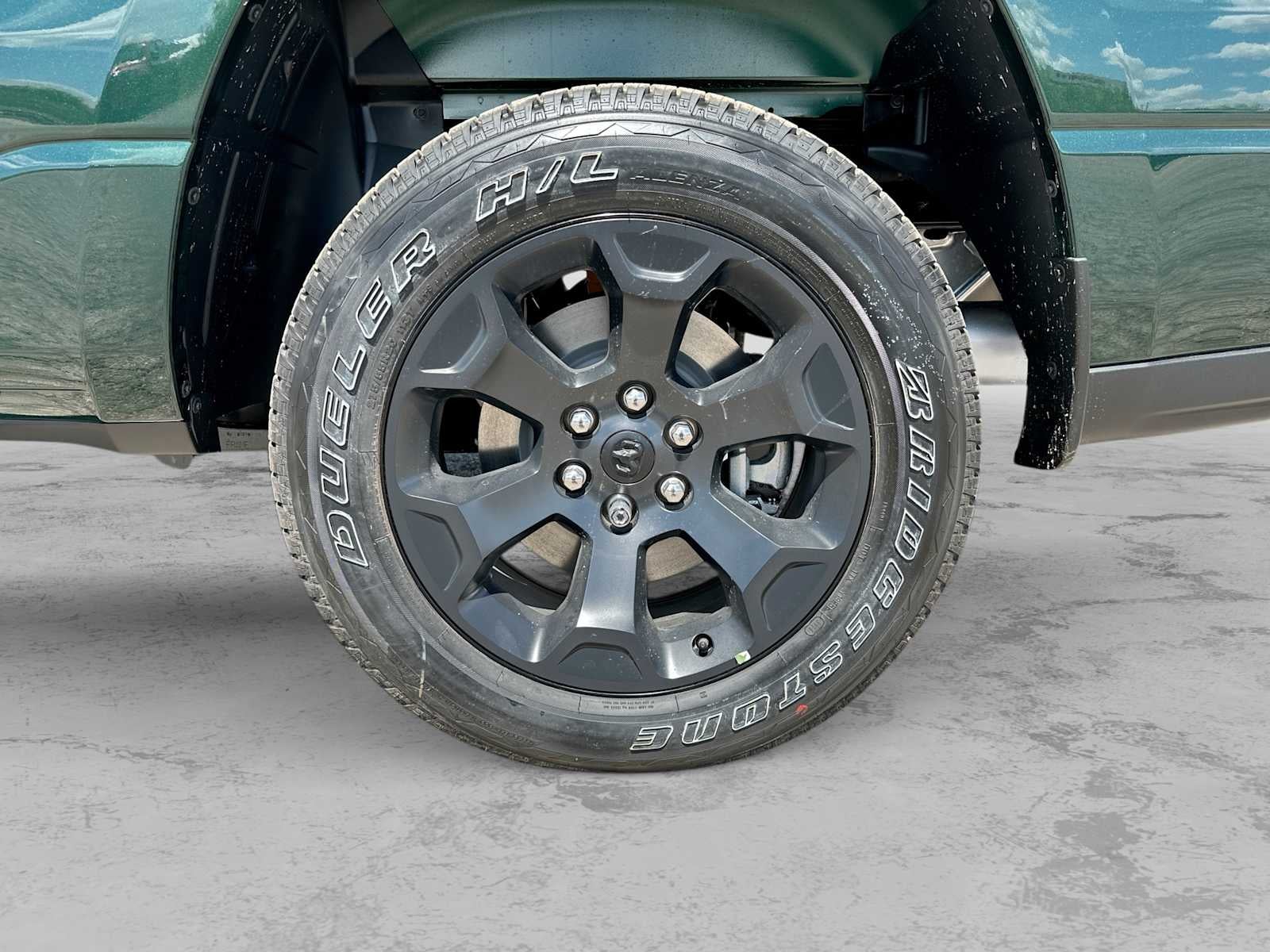 2027 RAM 1500 RAM 1500 EXPRESS CREW CAB 4X4 5'7' BOX
