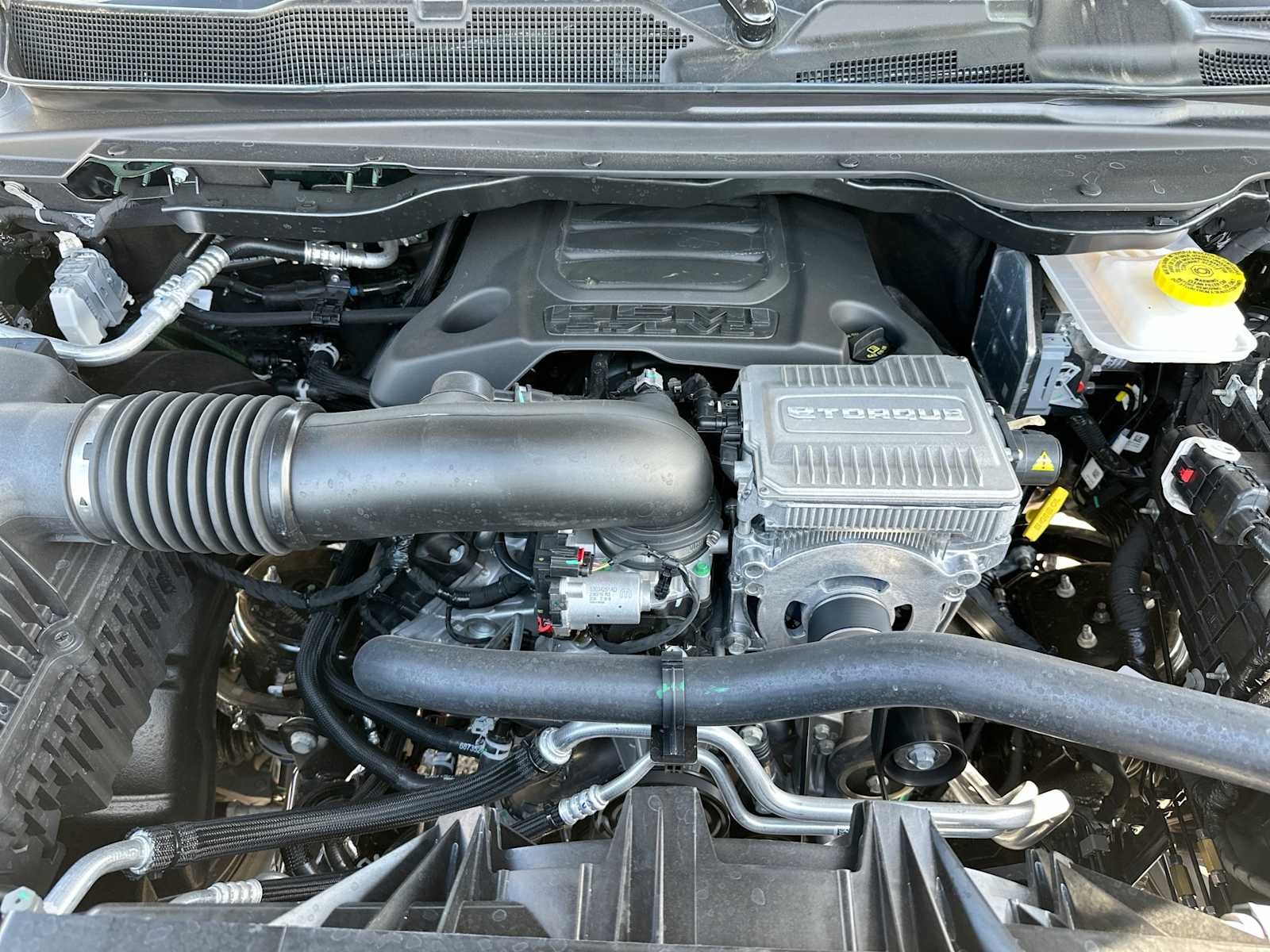 2027 RAM 1500 RAM 1500 EXPRESS CREW CAB 4X4 5'7' BOX