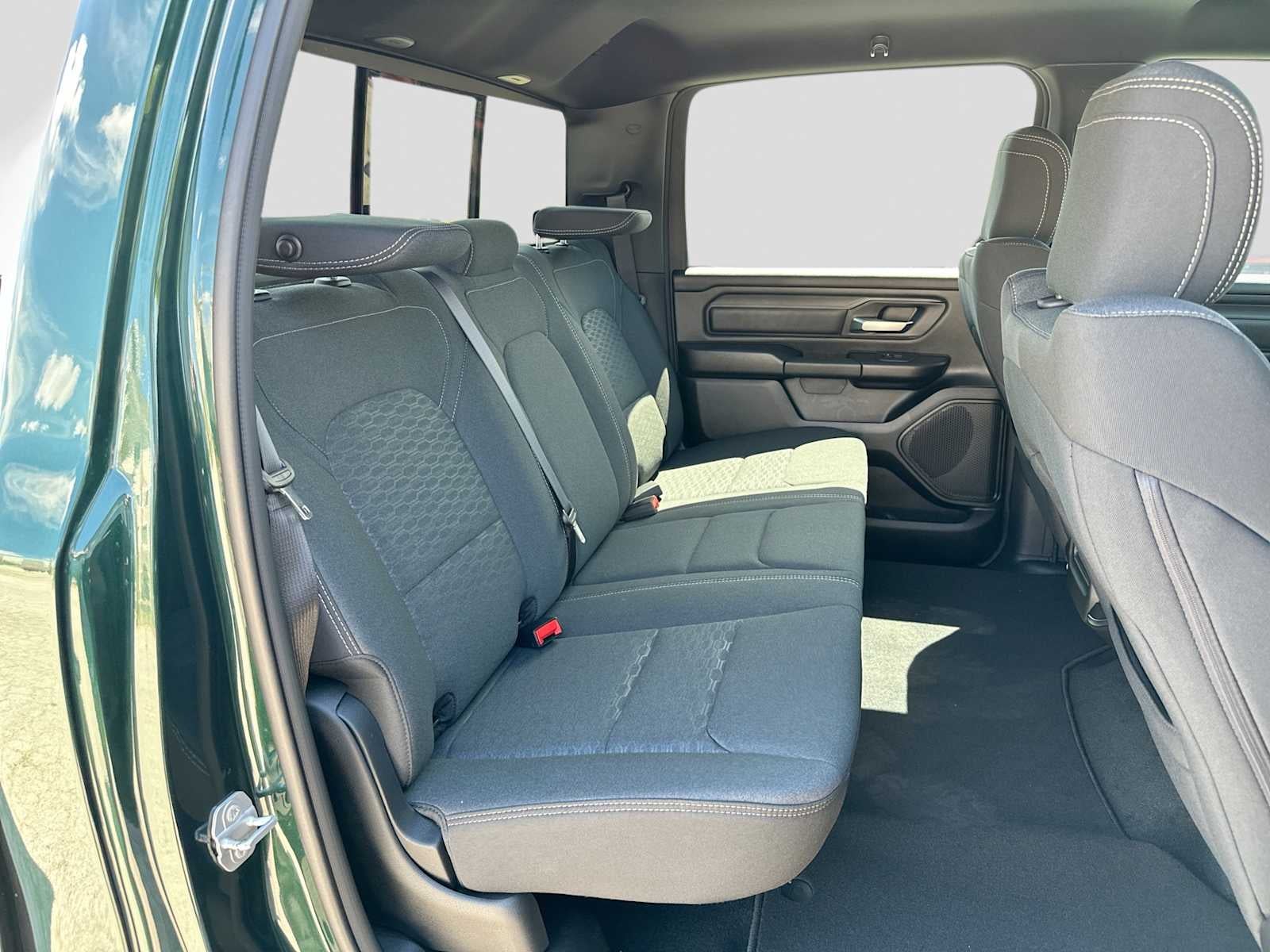2027 RAM 1500 RAM 1500 EXPRESS CREW CAB 4X4 5'7' BOX