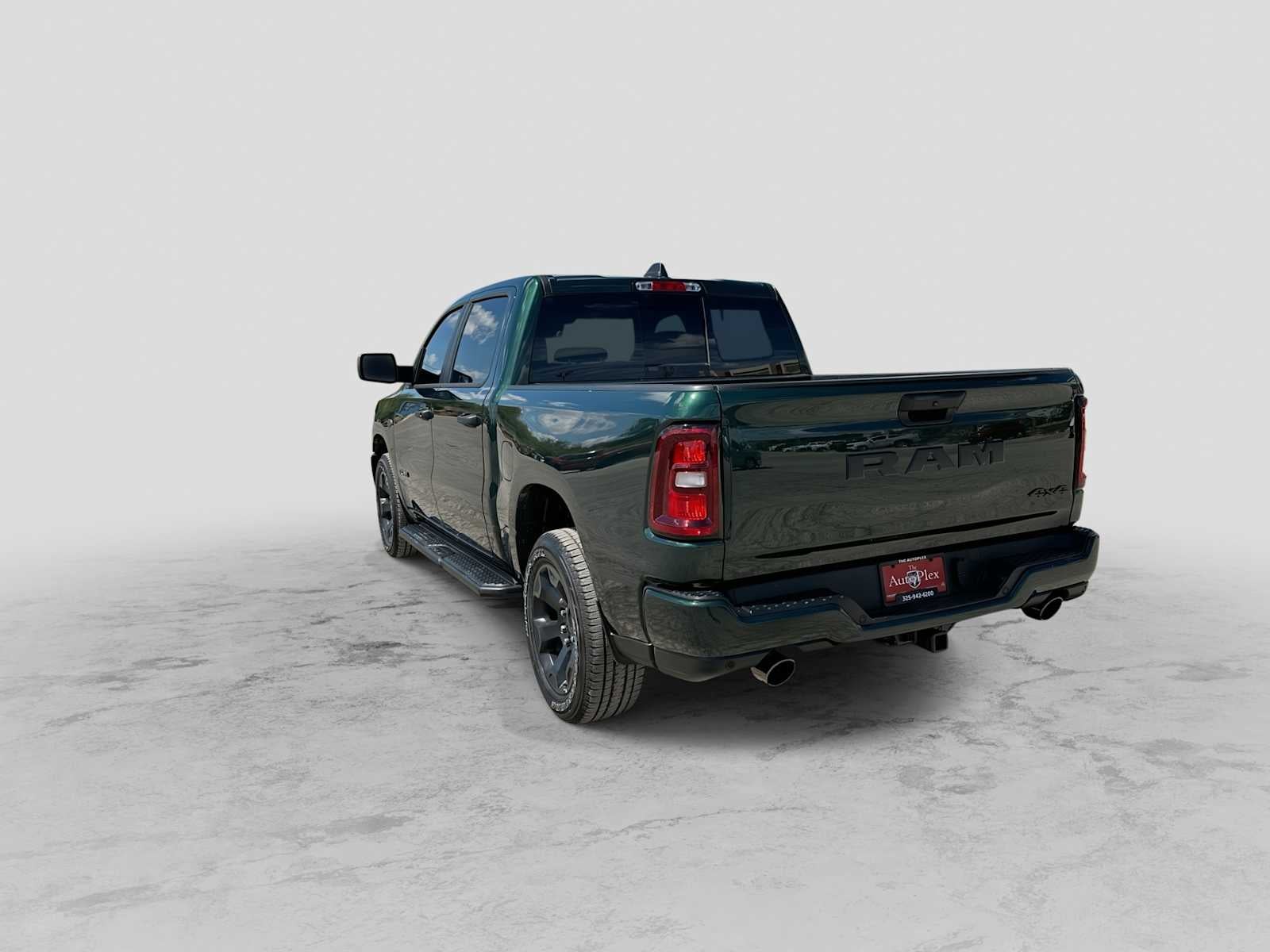 2027 RAM 1500 RAM 1500 EXPRESS CREW CAB 4X4 5'7' BOX