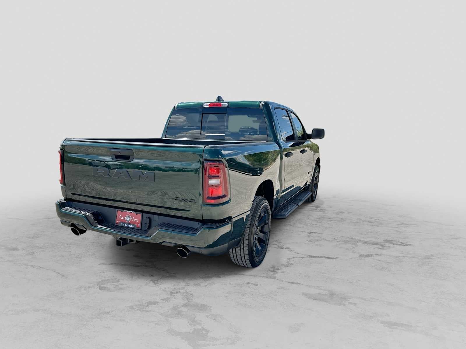 2027 RAM 1500 RAM 1500 EXPRESS CREW CAB 4X4 5'7' BOX