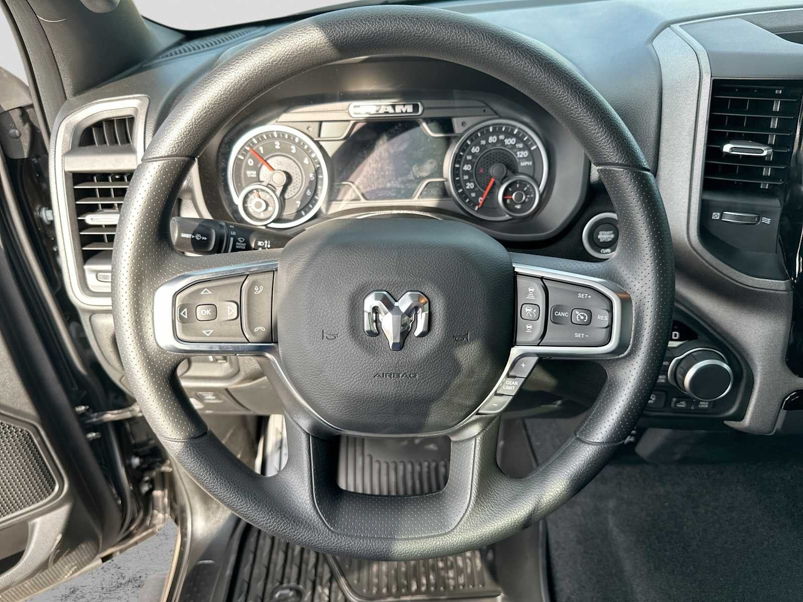 2027 RAM 1500 RAM 1500 WARLOCK CREW CAB 4X4 5'7' BOX