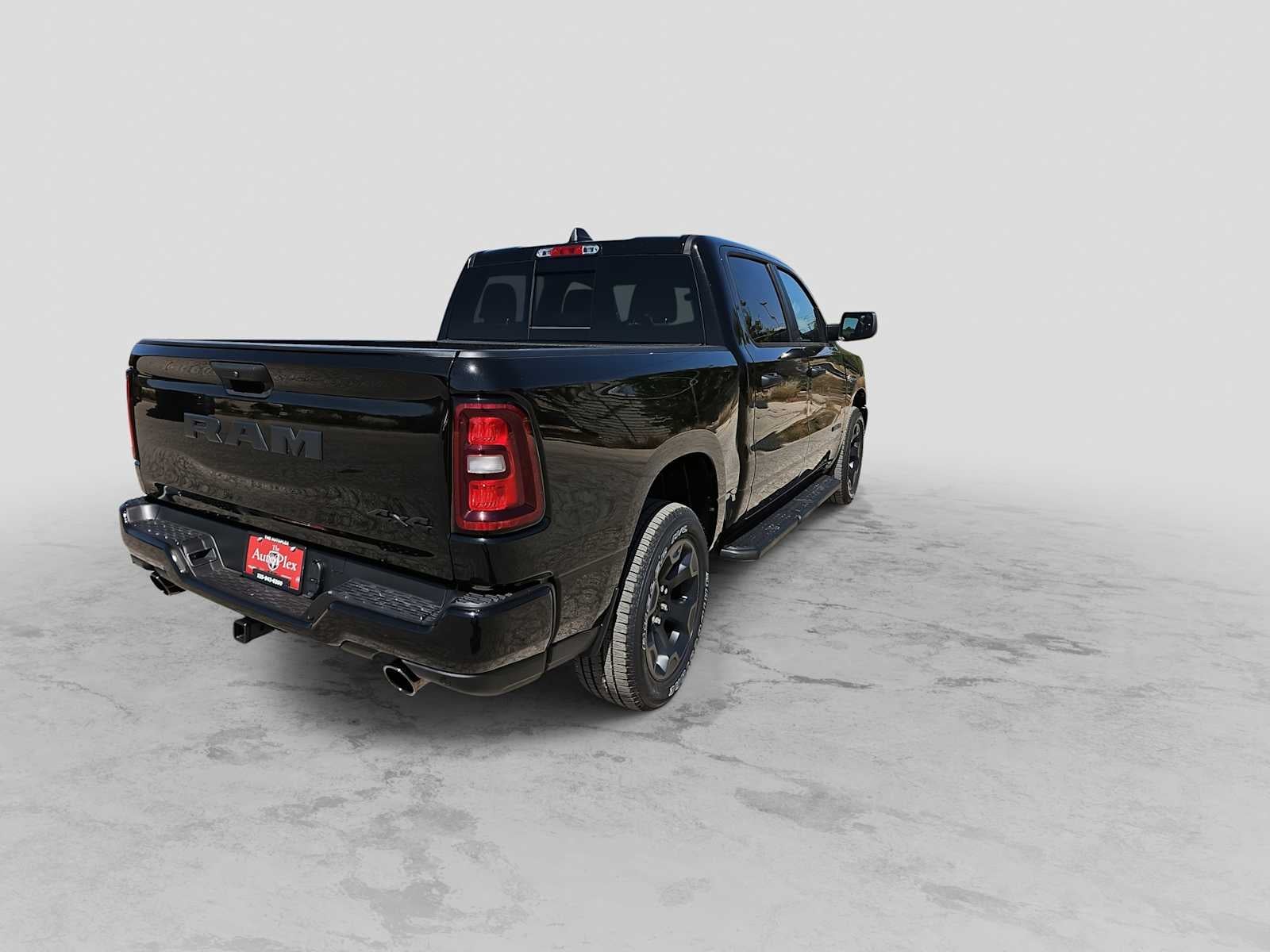 2026 RAM 1500 RAM 1500 EXPRESS CREW CAB 4X4 5'7' BOX