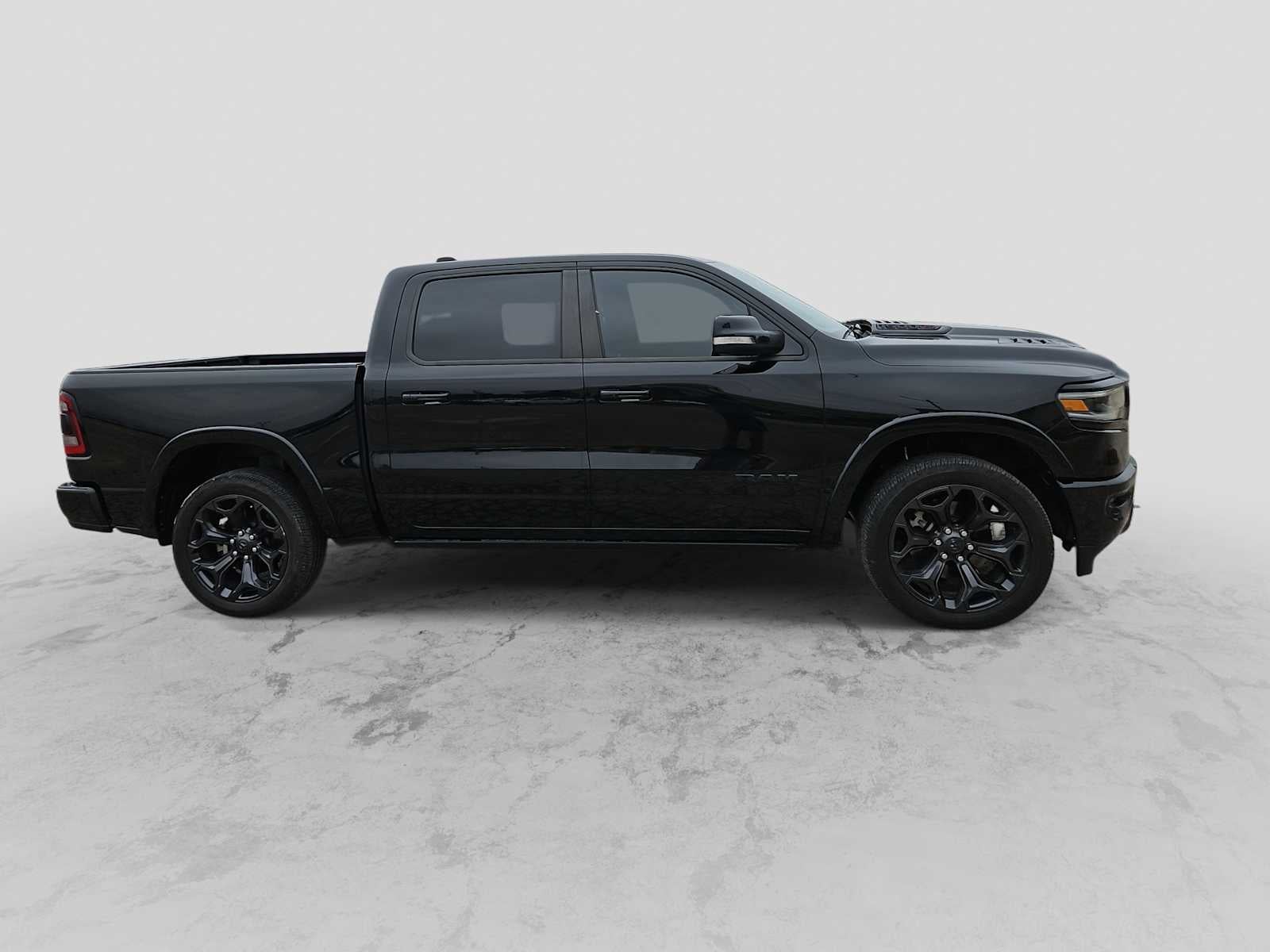 2022 RAM 1500 Limited Crew Cab 4x4 5'7' Box