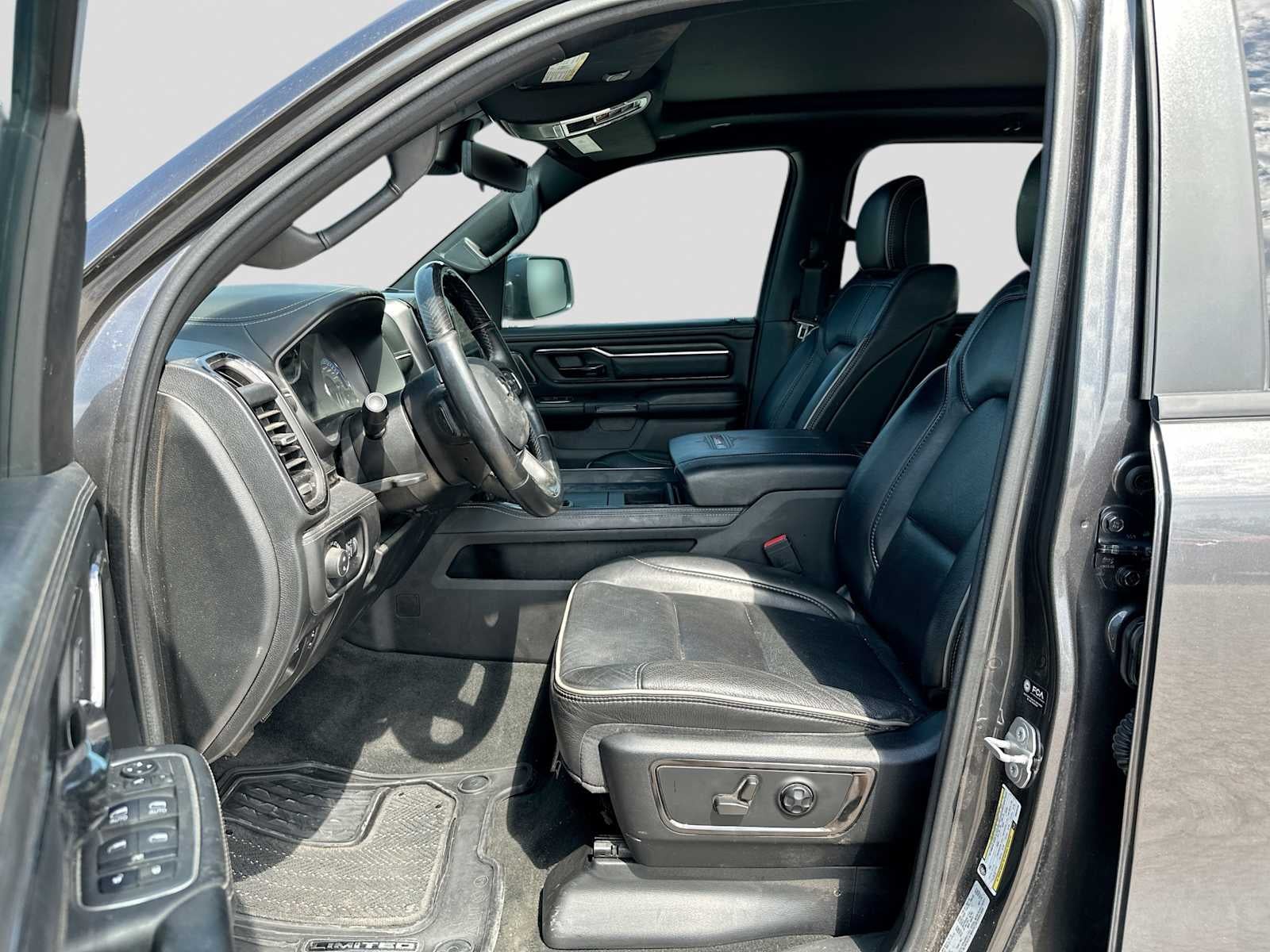 2022 RAM 1500 Limited Crew Cab 4x4 5'7' Box