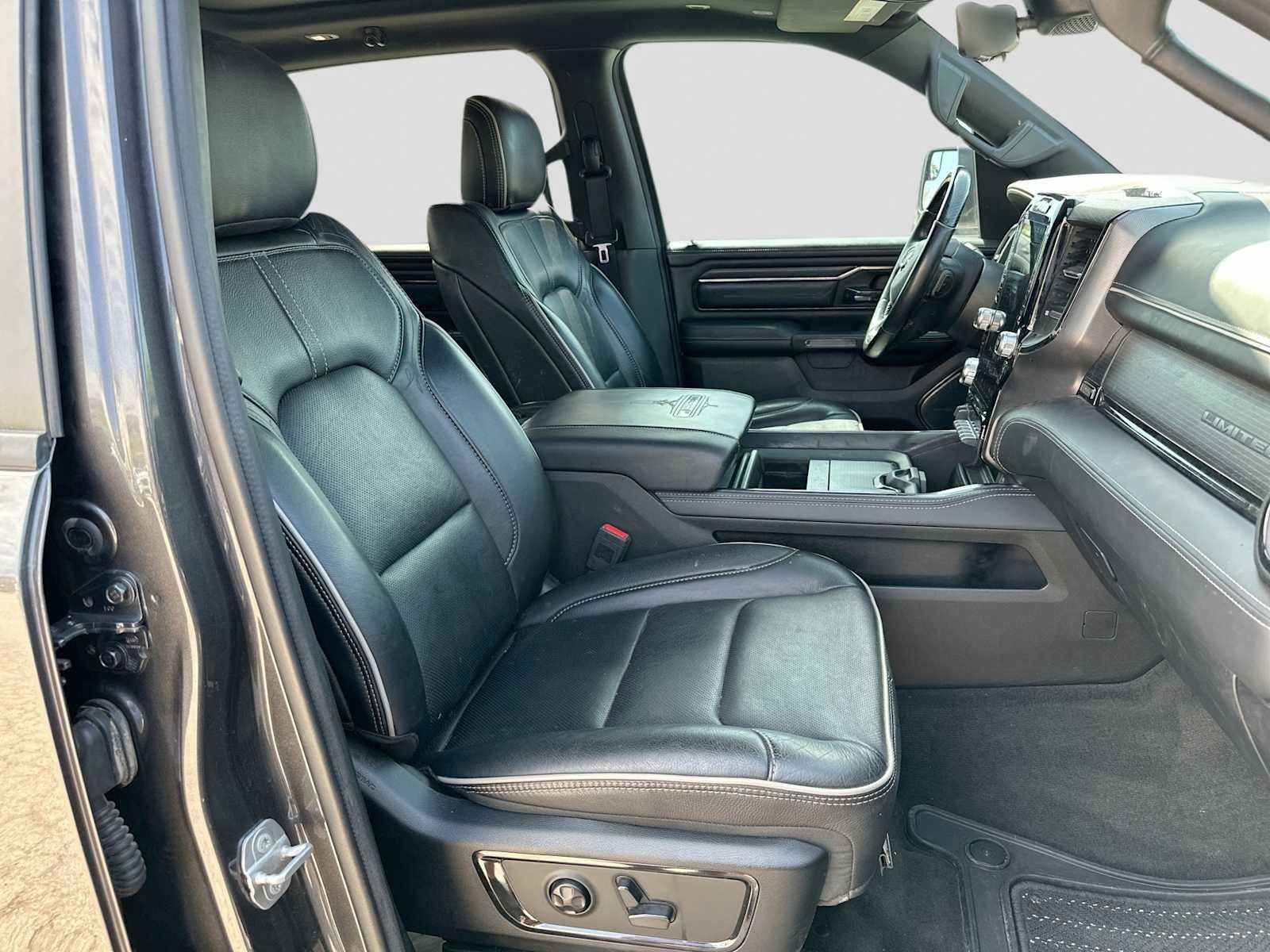 2022 RAM 1500 Limited Crew Cab 4x4 5'7' Box