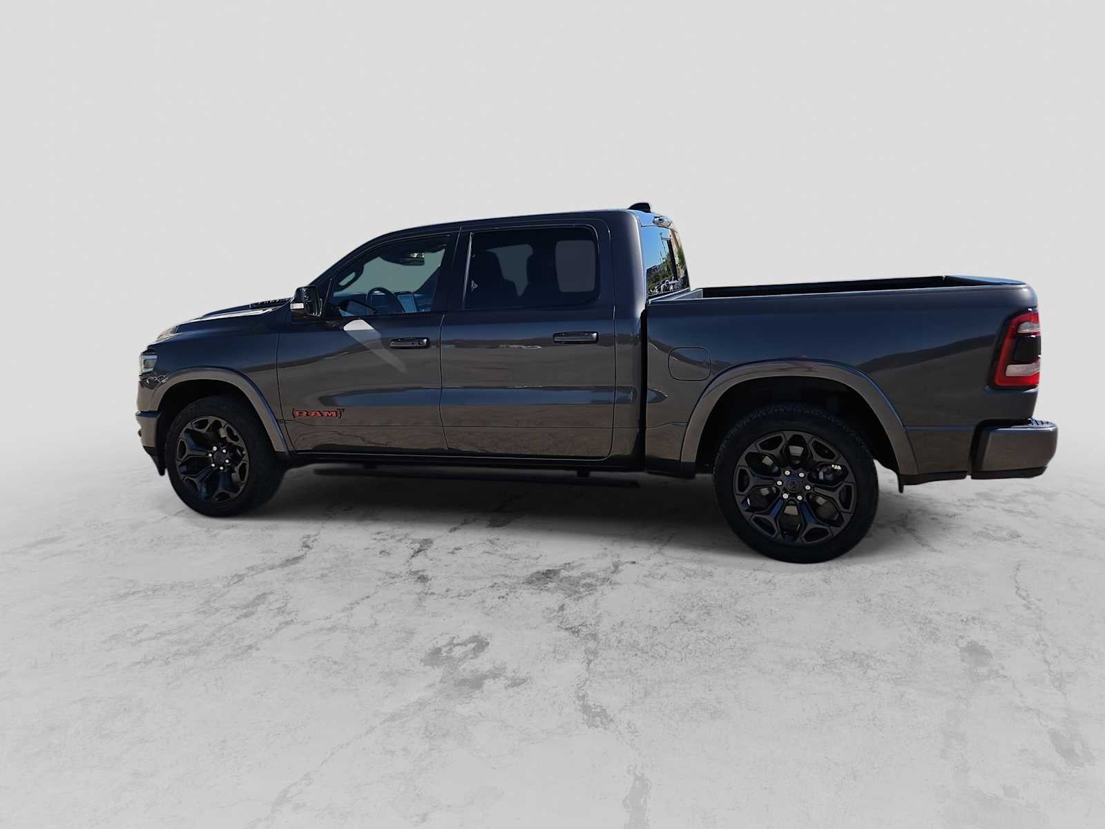 2022 RAM 1500 Limited Crew Cab 4x4 5'7' Box