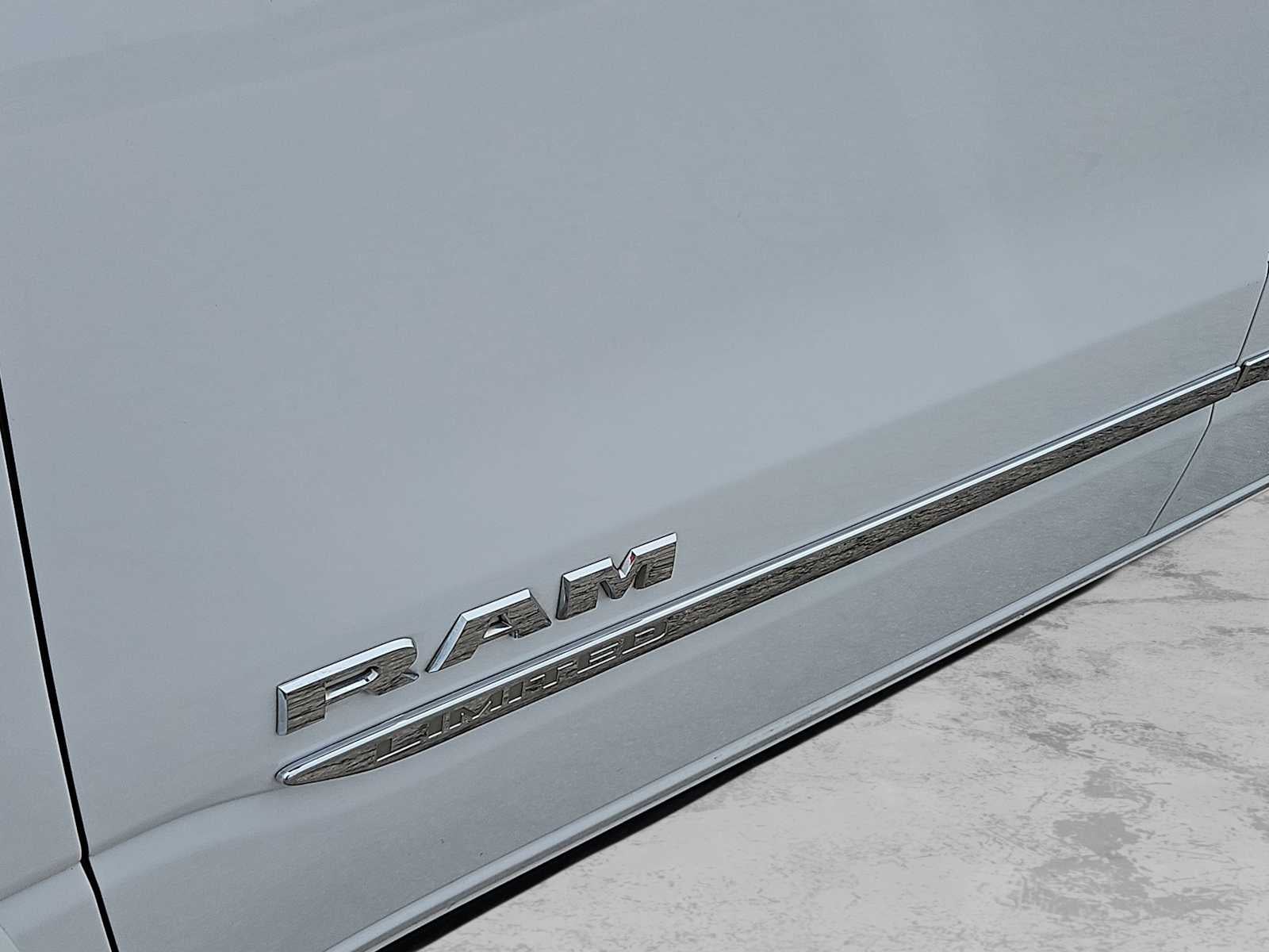 2020 RAM 1500 Limited Crew Cab 4x4 5'7' Box