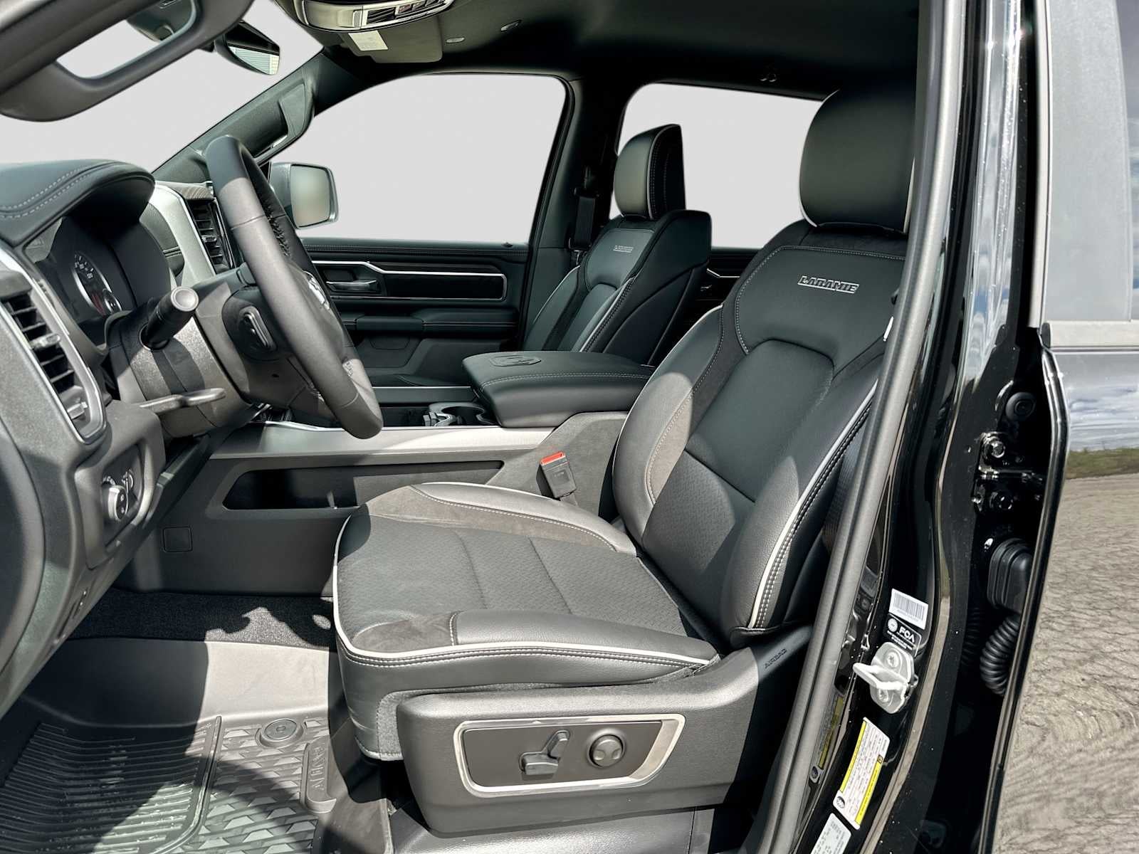 2027 RAM 1500 RAM 1500 LARAMIE CREW CAB 4X4 5'7' BOX