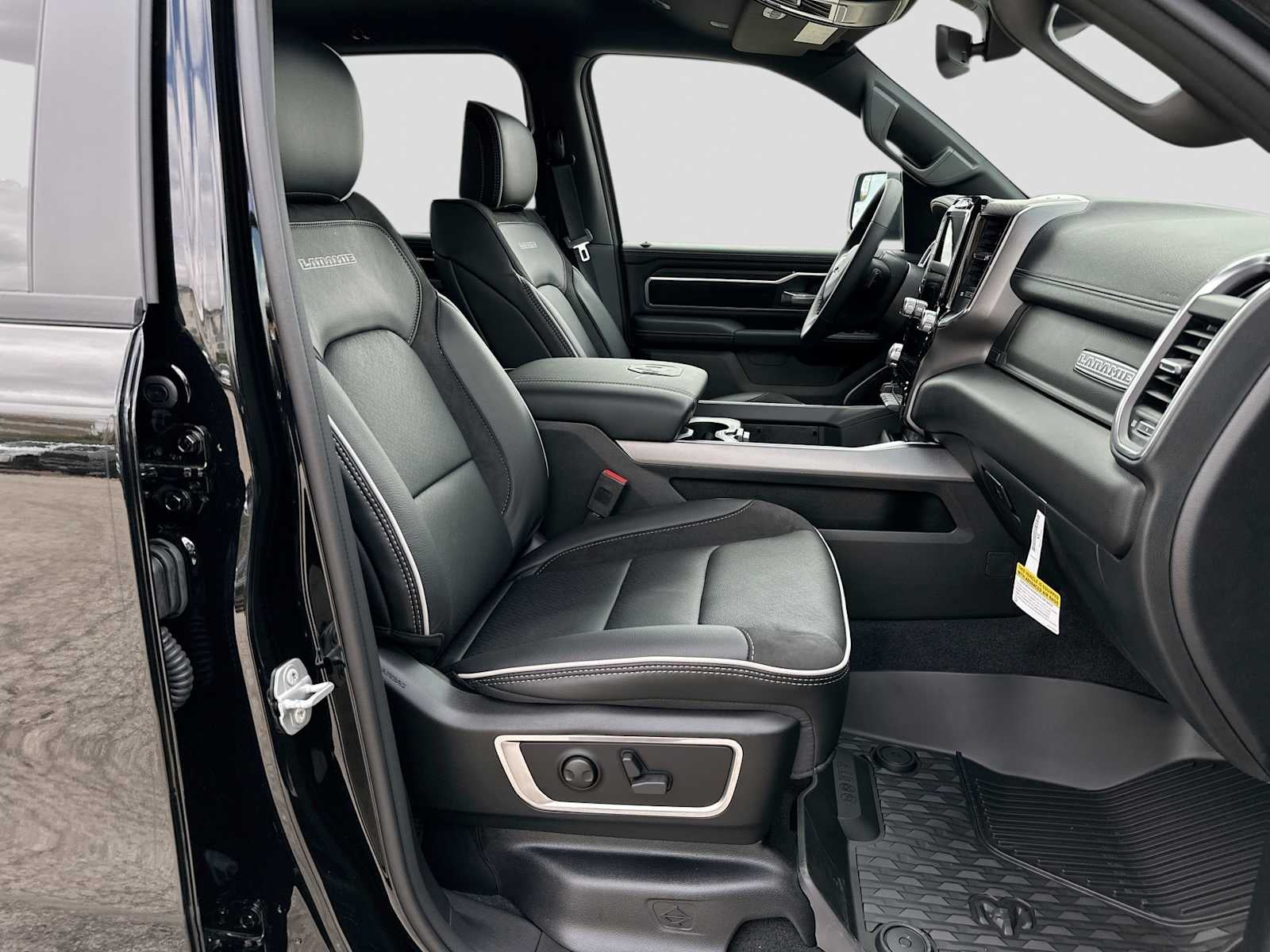 2027 RAM 1500 RAM 1500 LARAMIE CREW CAB 4X4 5'7' BOX