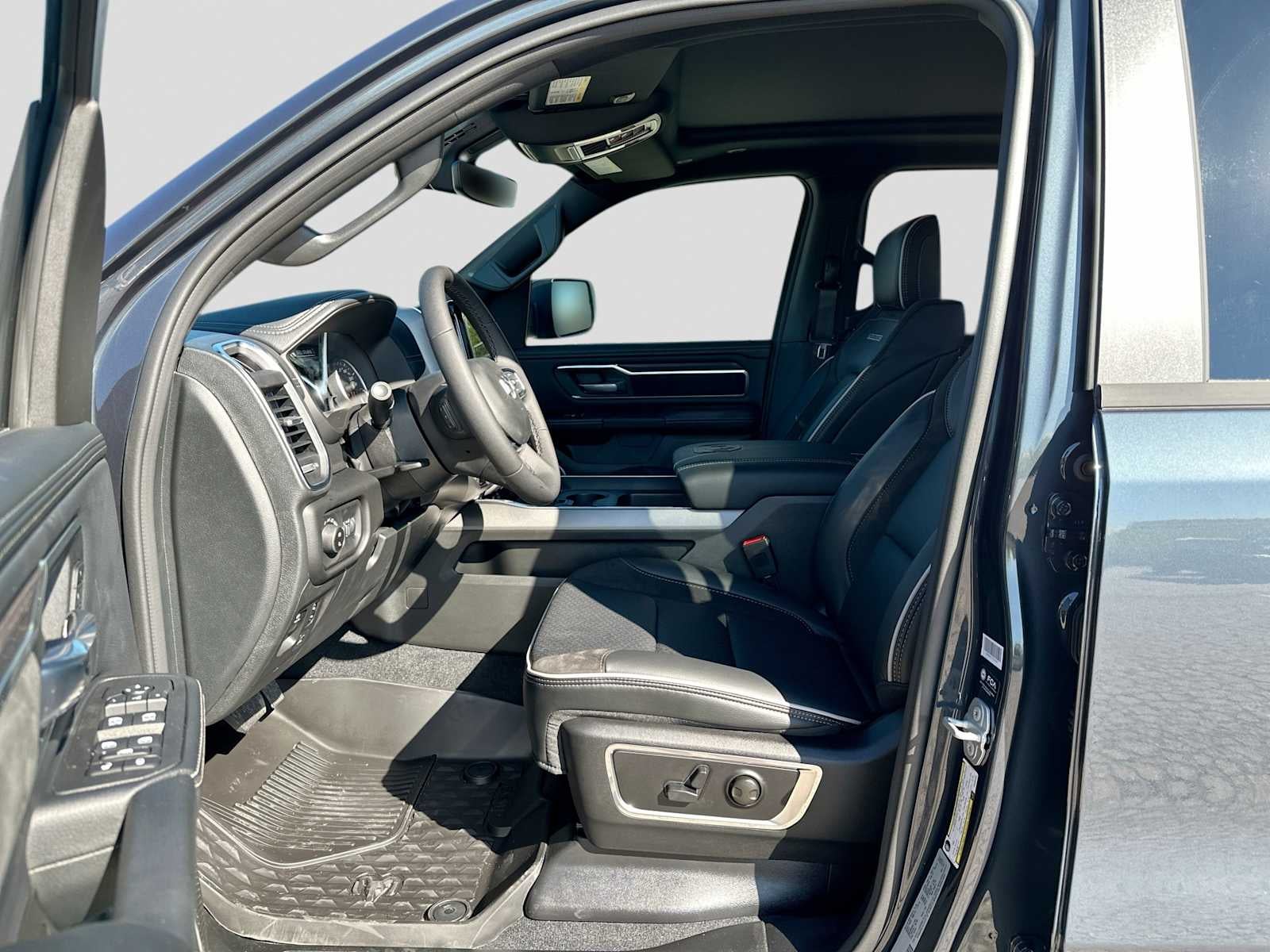 2027 RAM 1500 RAM 1500 LARAMIE CREW CAB 4X4 5'7' BOX