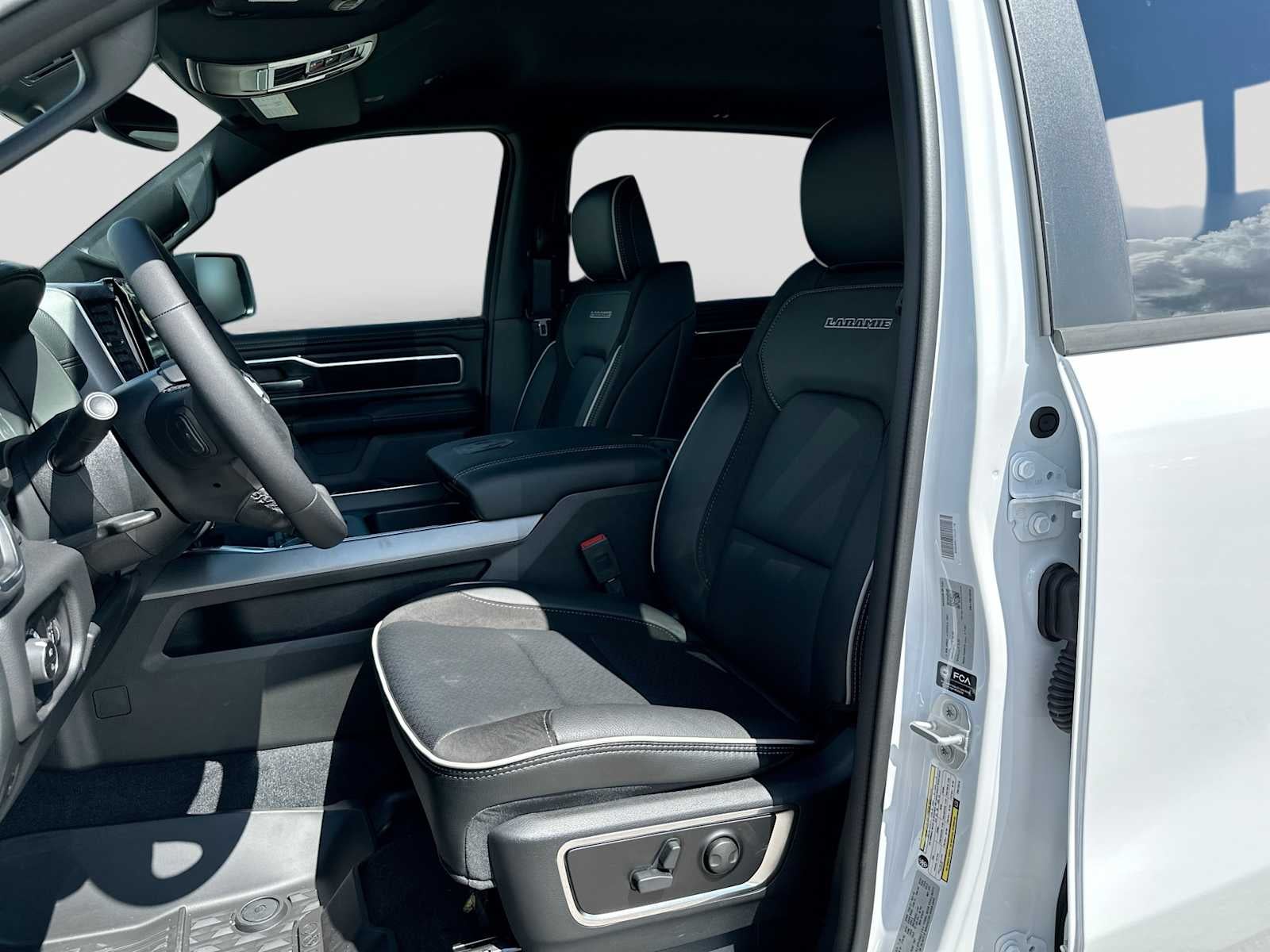 2026 RAM 1500 RAM 1500 LARAMIE CREW CAB 4X4 5'7' BOX