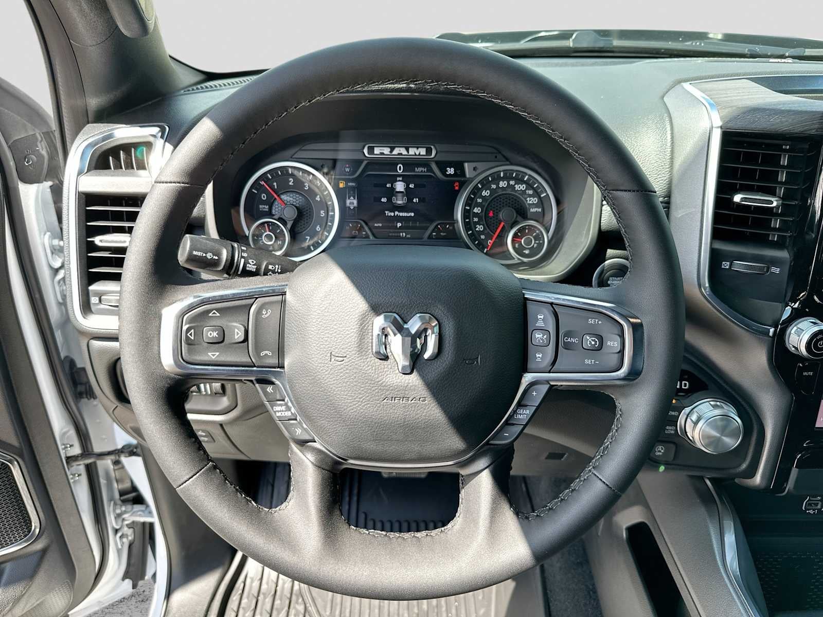 2026 RAM 1500 RAM 1500 LARAMIE CREW CAB 4X4 5'7' BOX