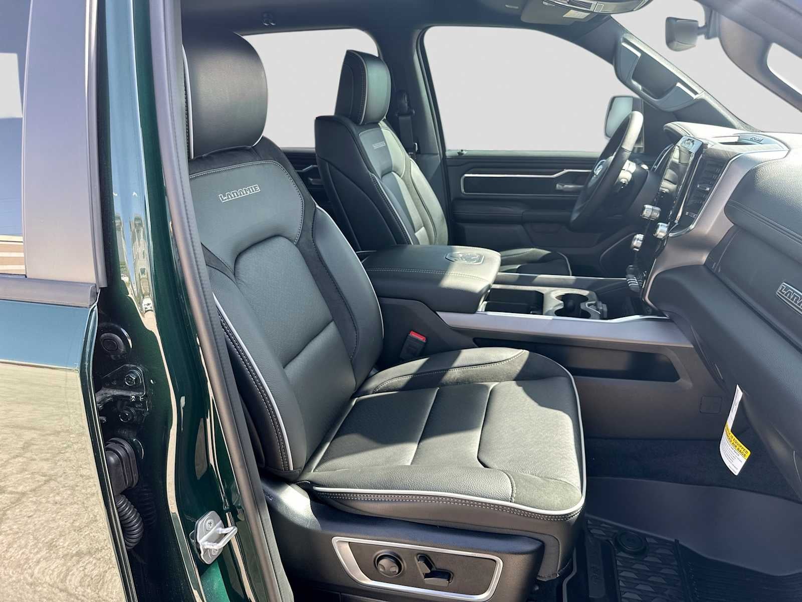 2026 RAM 1500 RAM 1500 LARAMIE CREW CAB 4X4 5'7' BOX