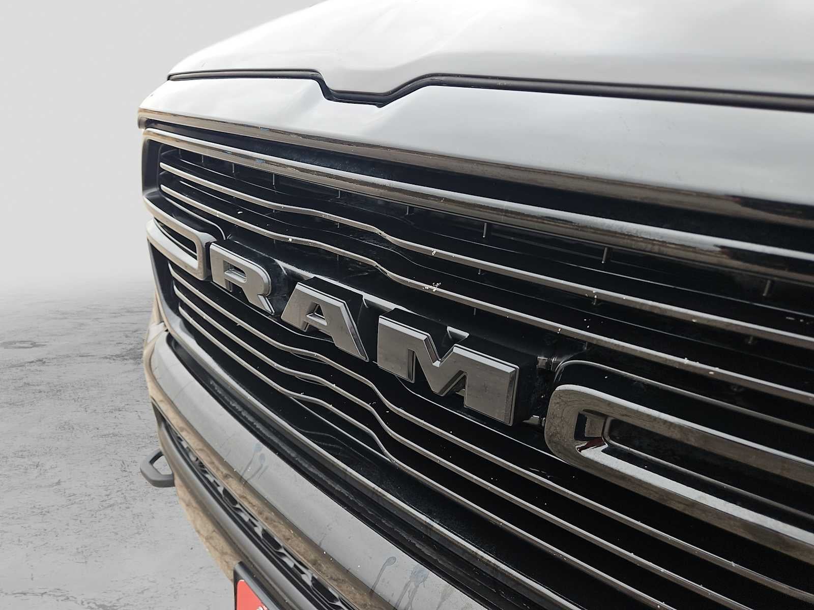 2020 RAM 1500 Laramie Crew Cab 4x4 5'7' Box