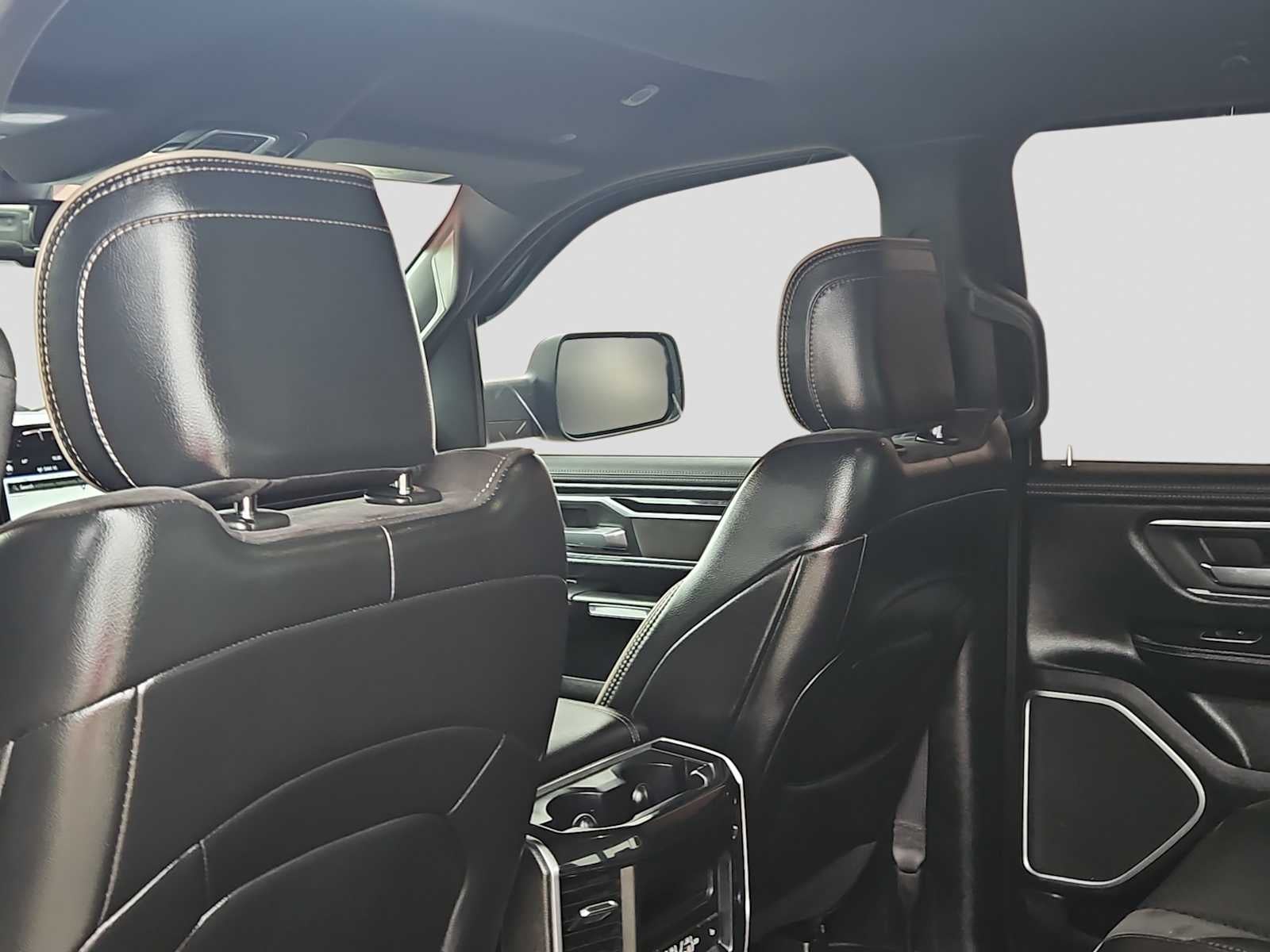 2020 RAM 1500 Laramie Crew Cab 4x4 5'7' Box