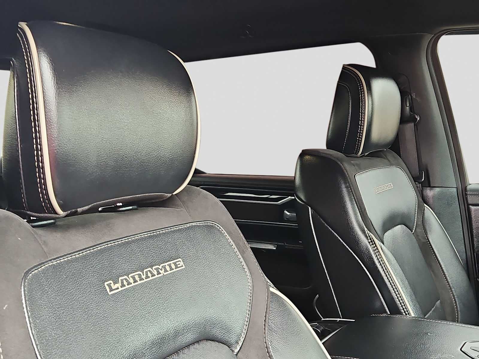 2020 RAM 1500 Laramie Crew Cab 4x4 5'7' Box