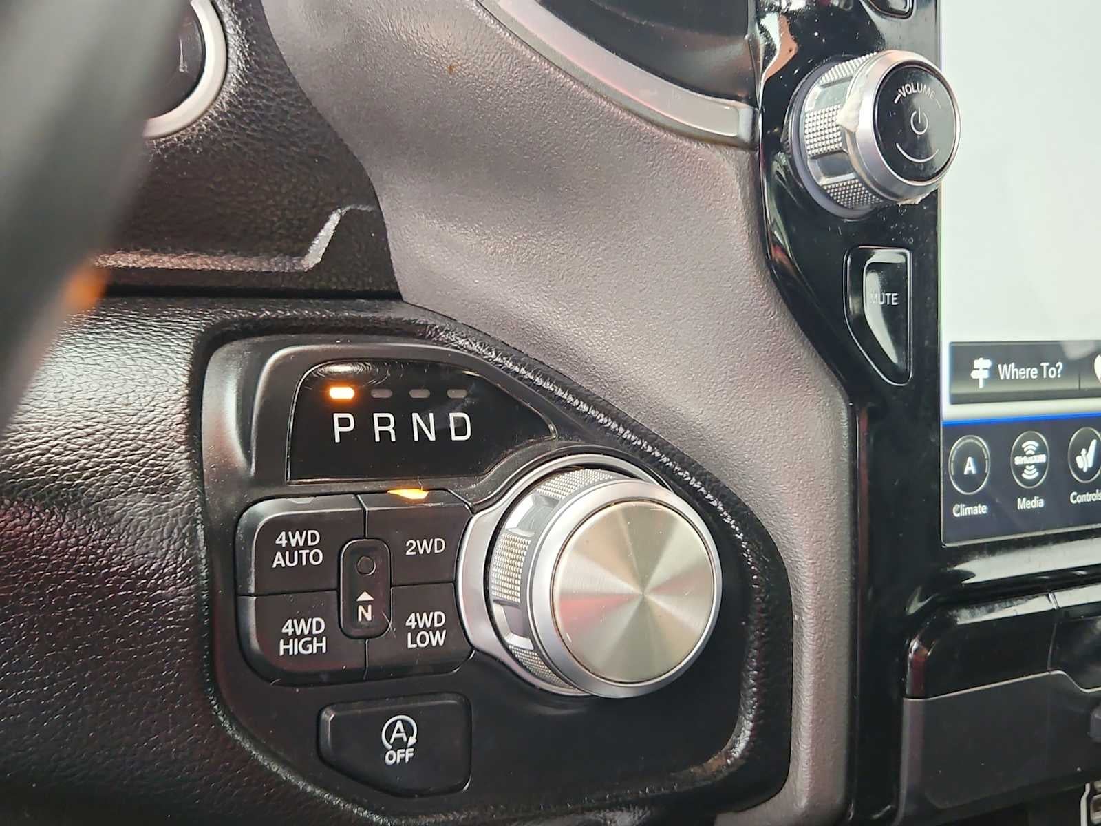 2020 RAM 1500 Laramie Crew Cab 4x4 5'7' Box