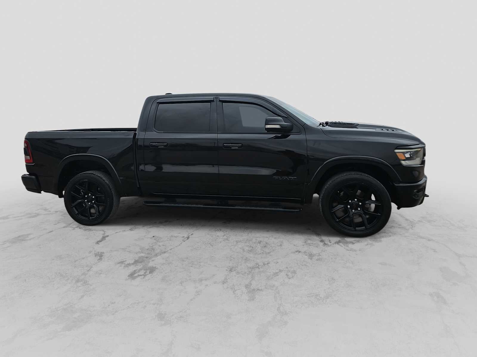 2020 RAM 1500 Laramie Crew Cab 4x4 5'7' Box