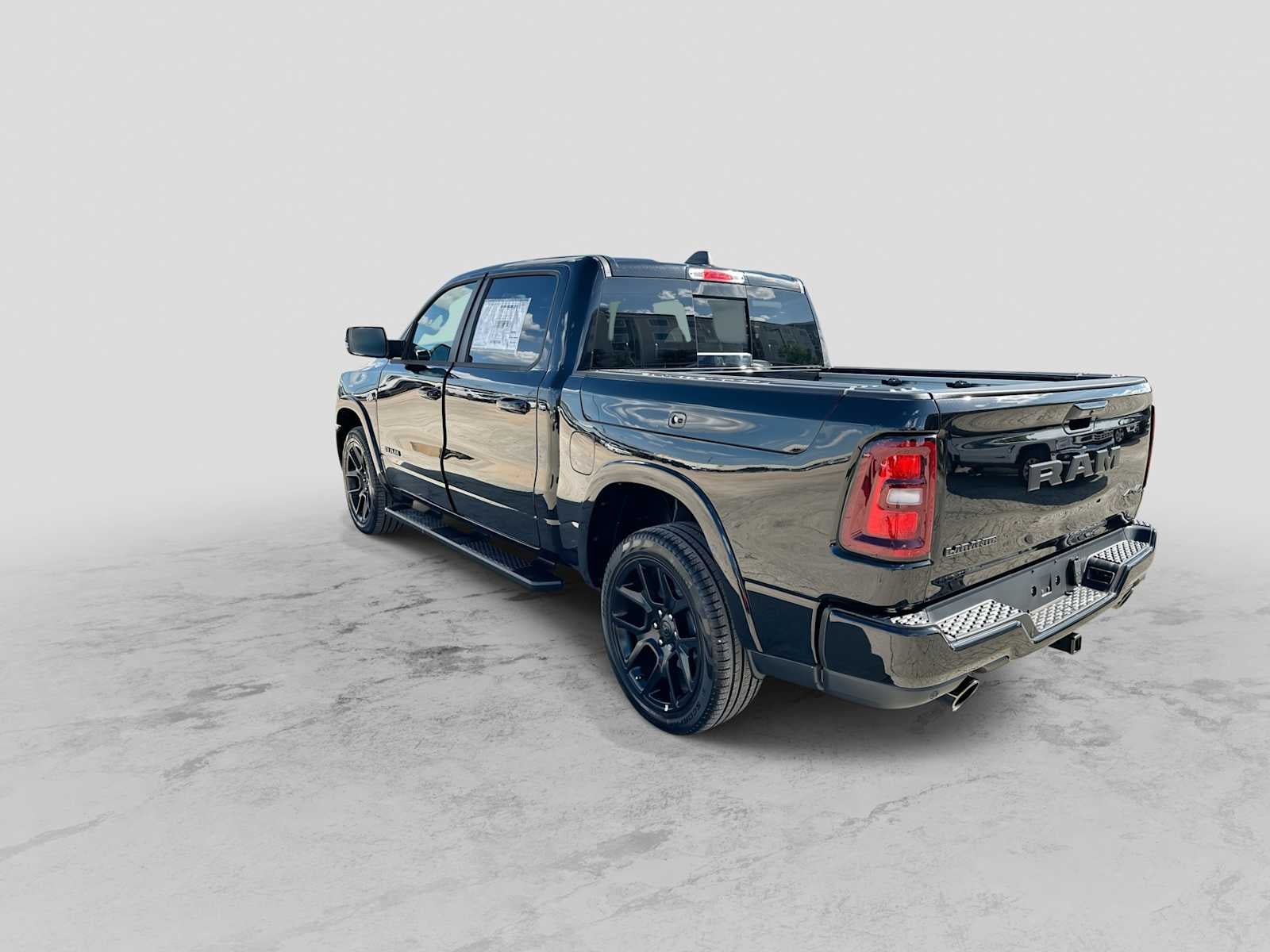 2026 RAM 1500 RAM 1500 LARAMIE CREW CAB 4X4 5'7' BOX