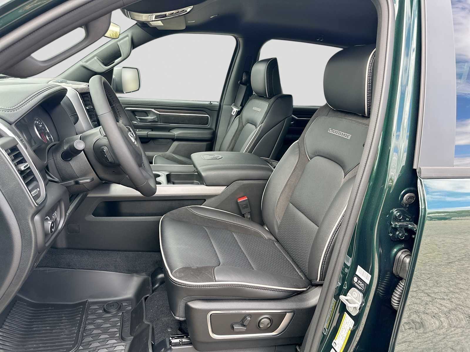 2027 RAM 1500 RAM 1500 LARAMIE CREW CAB 4X4 5'7' BOX