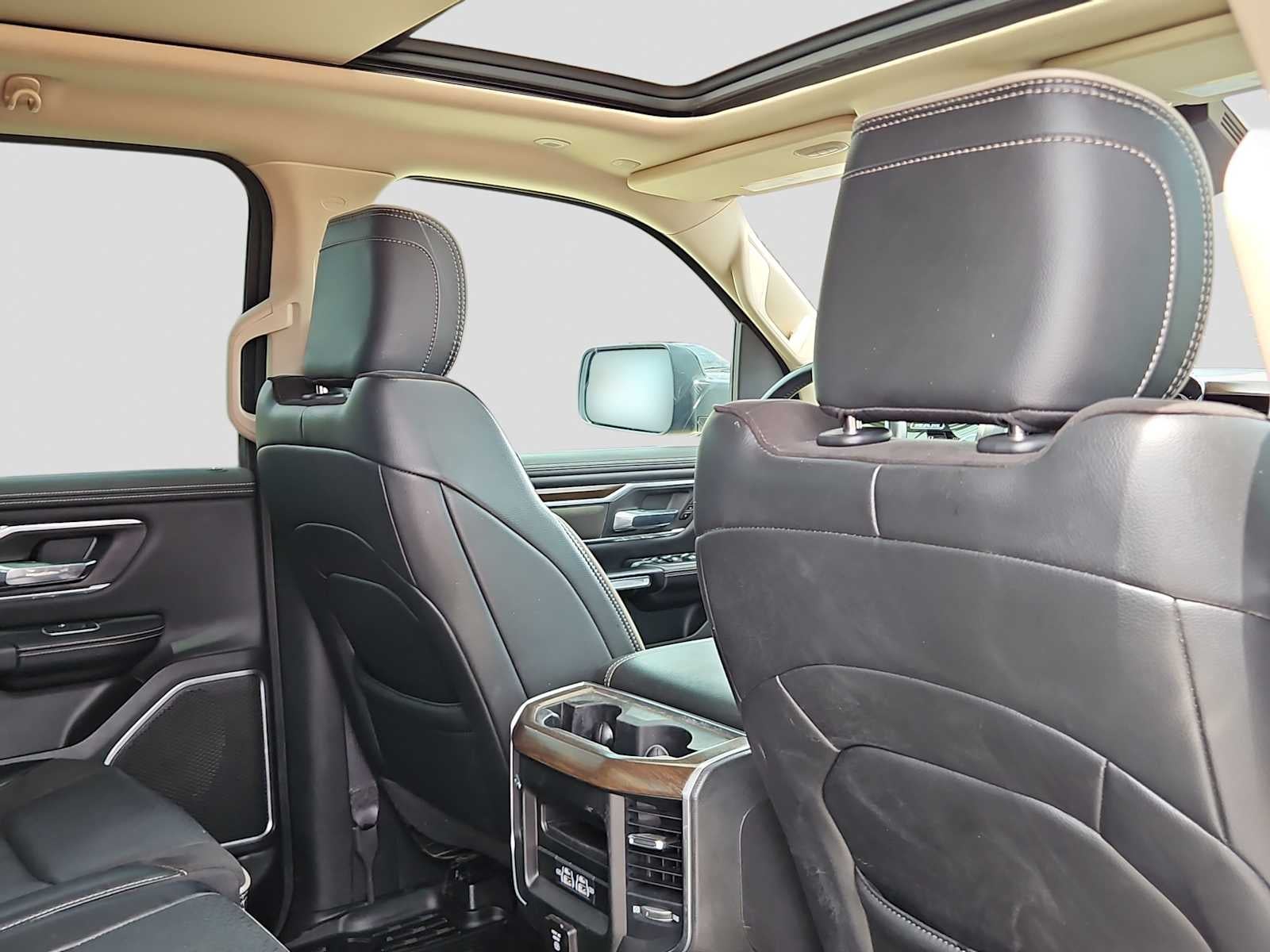 2021 RAM 1500 Laramie Crew Cab 4x4 5'7' Box