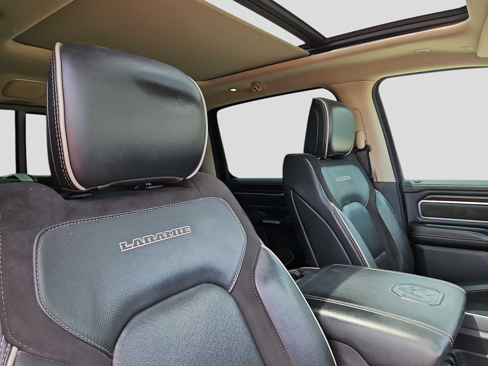 2021 RAM 1500 Laramie Crew Cab 4x4 5'7' Box