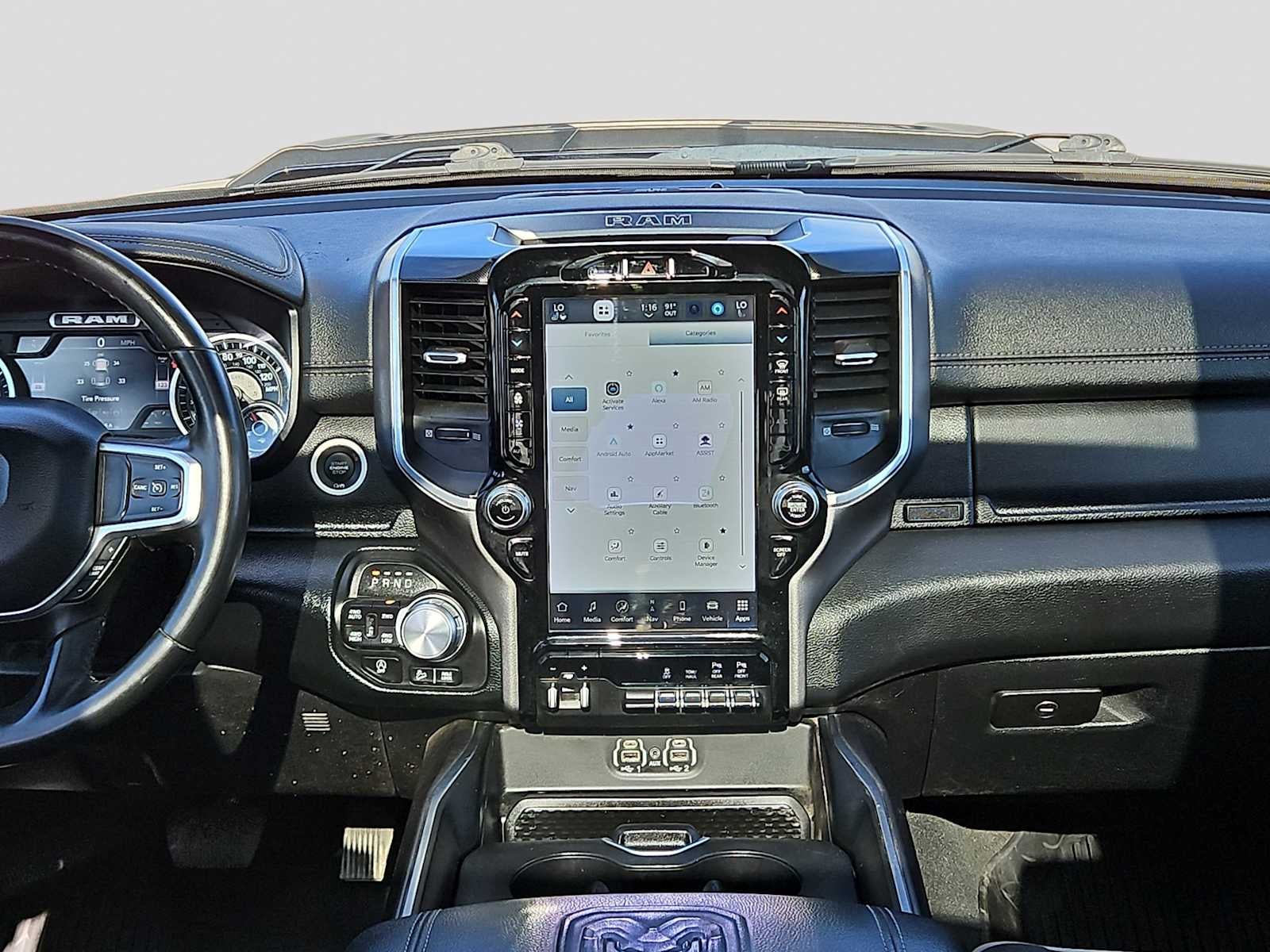 2022 RAM 1500 Laramie Crew Cab 4x4 5'7' Box