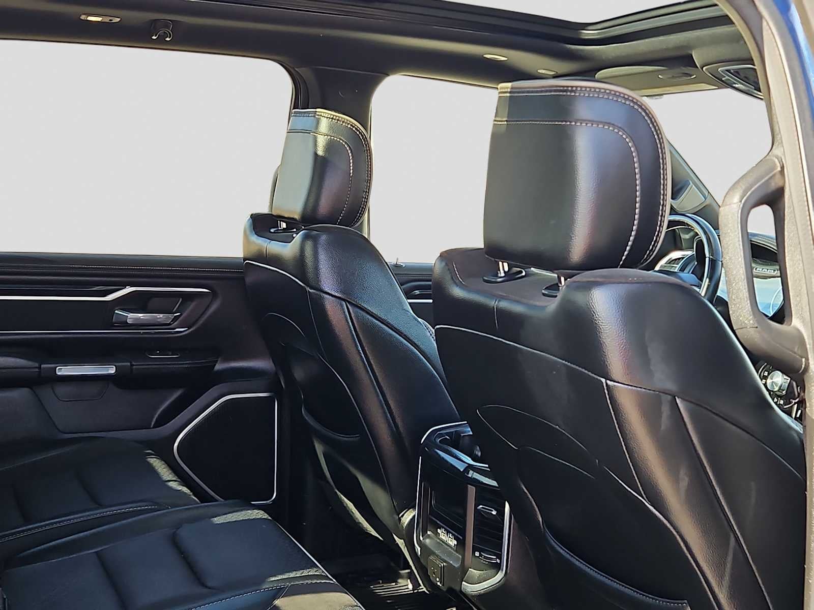 2022 RAM 1500 Laramie Crew Cab 4x4 5'7' Box