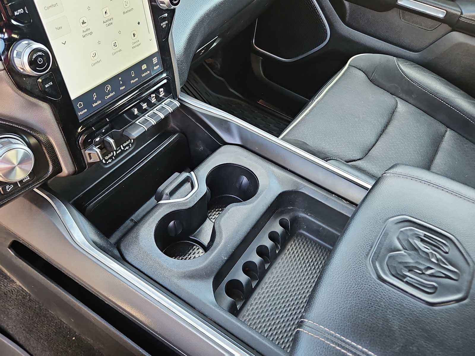 2022 RAM 1500 Laramie Crew Cab 4x4 5'7' Box