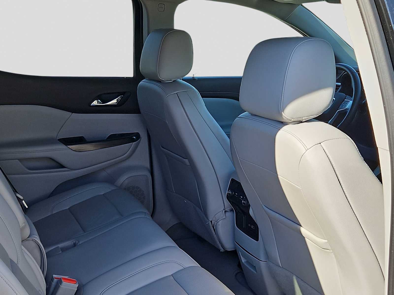 2023 GMC Acadia FWD SLT