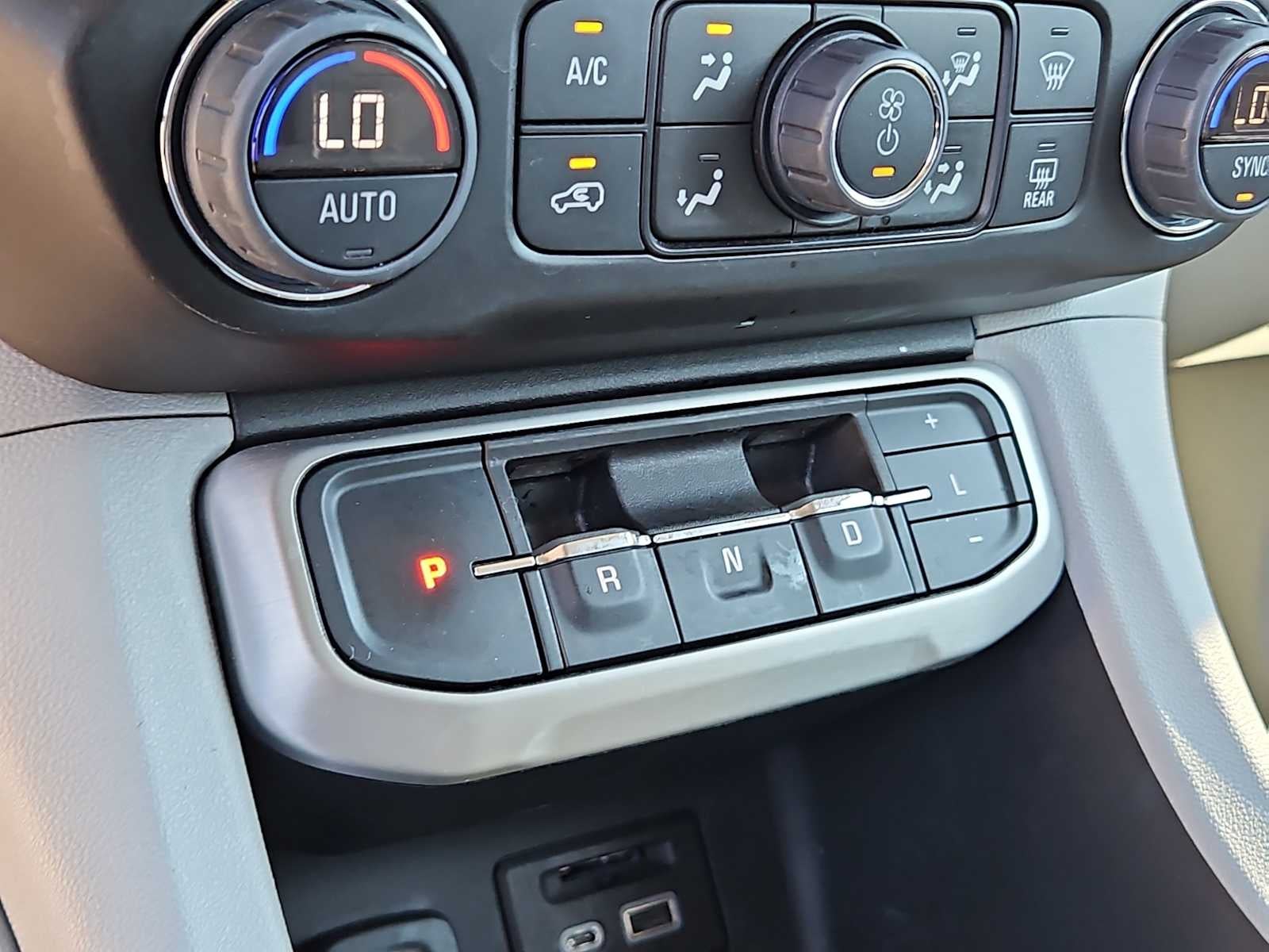 2023 GMC Acadia FWD SLT