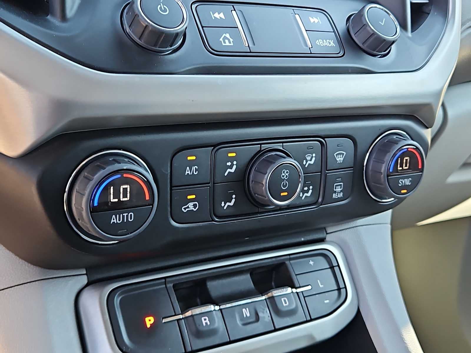 2023 GMC Acadia FWD SLT