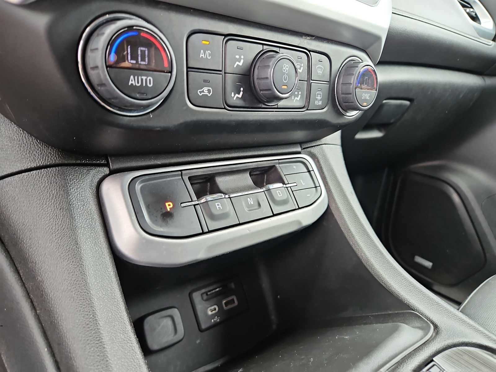 2023 GMC Acadia FWD SLT