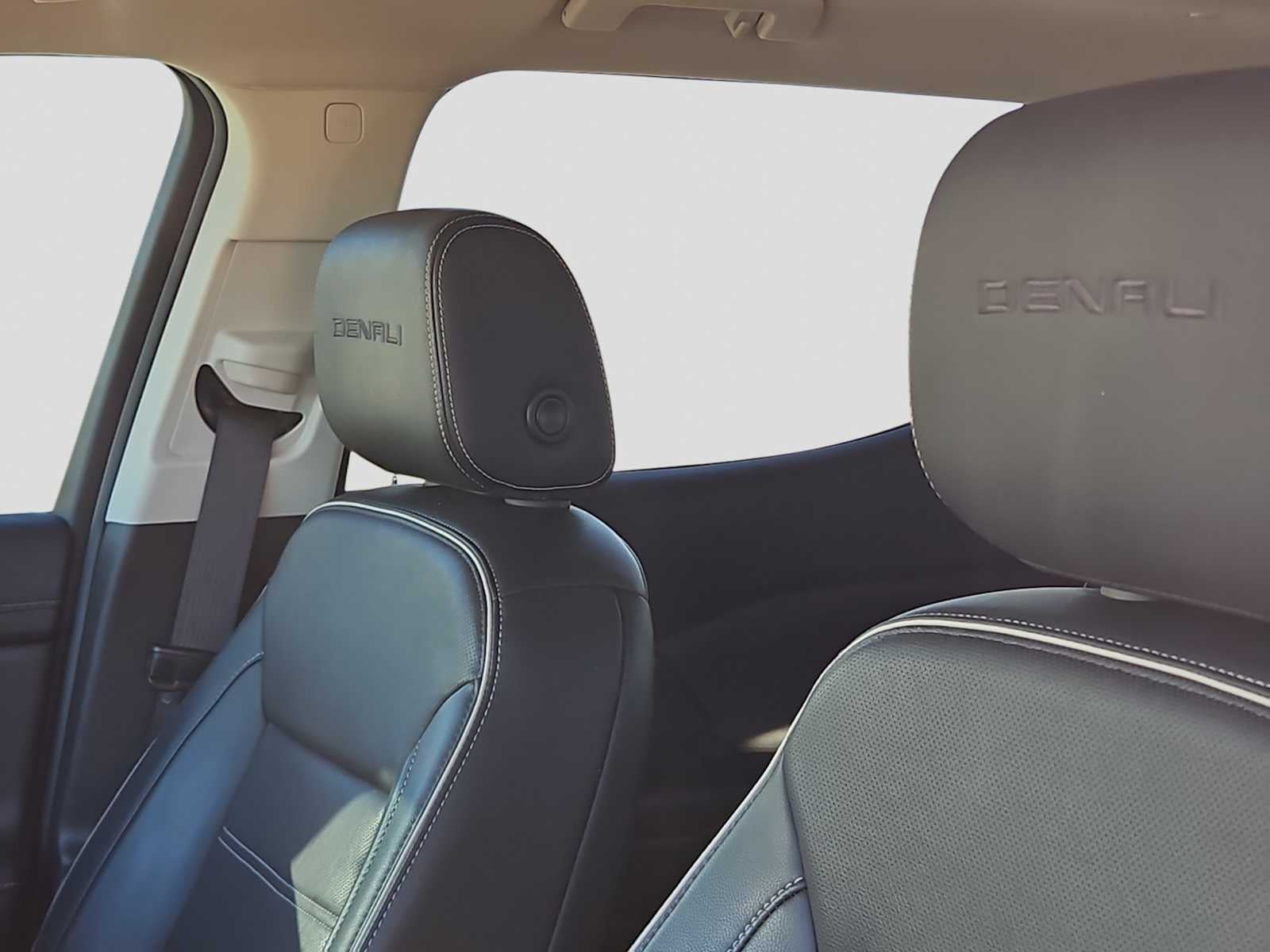 2023 GMC Acadia FWD Denali