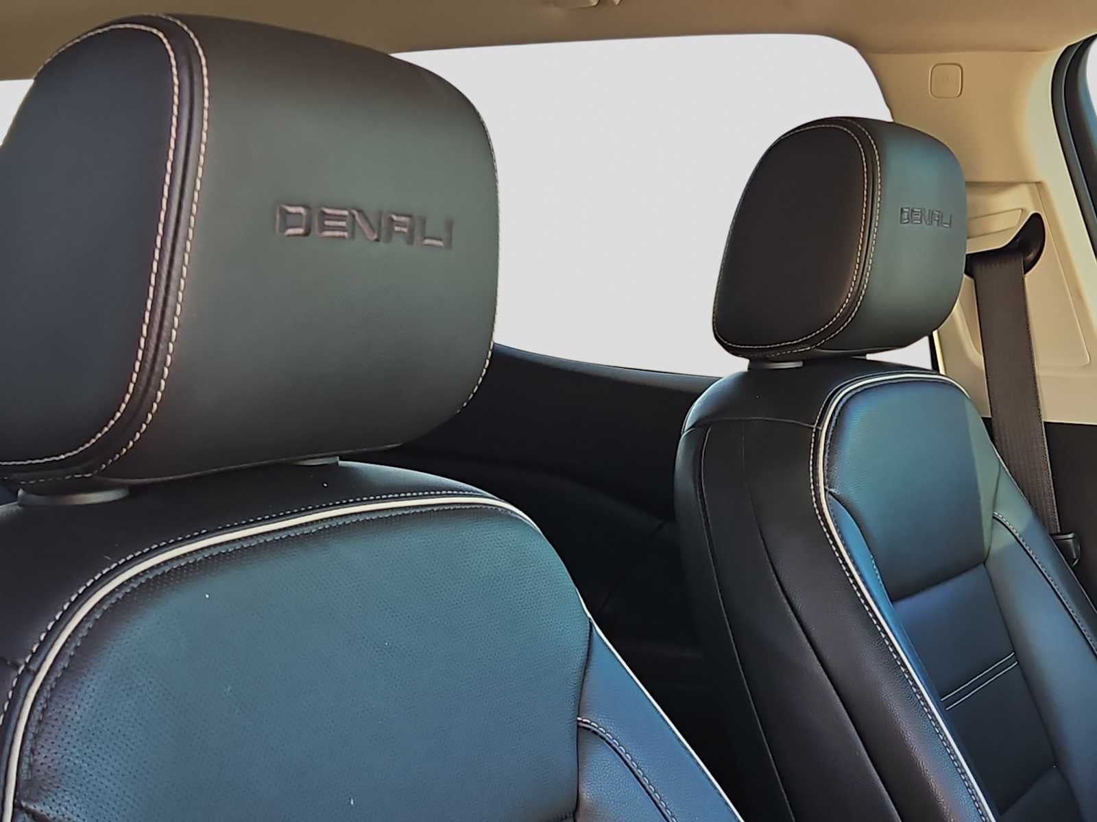 2023 GMC Acadia FWD Denali