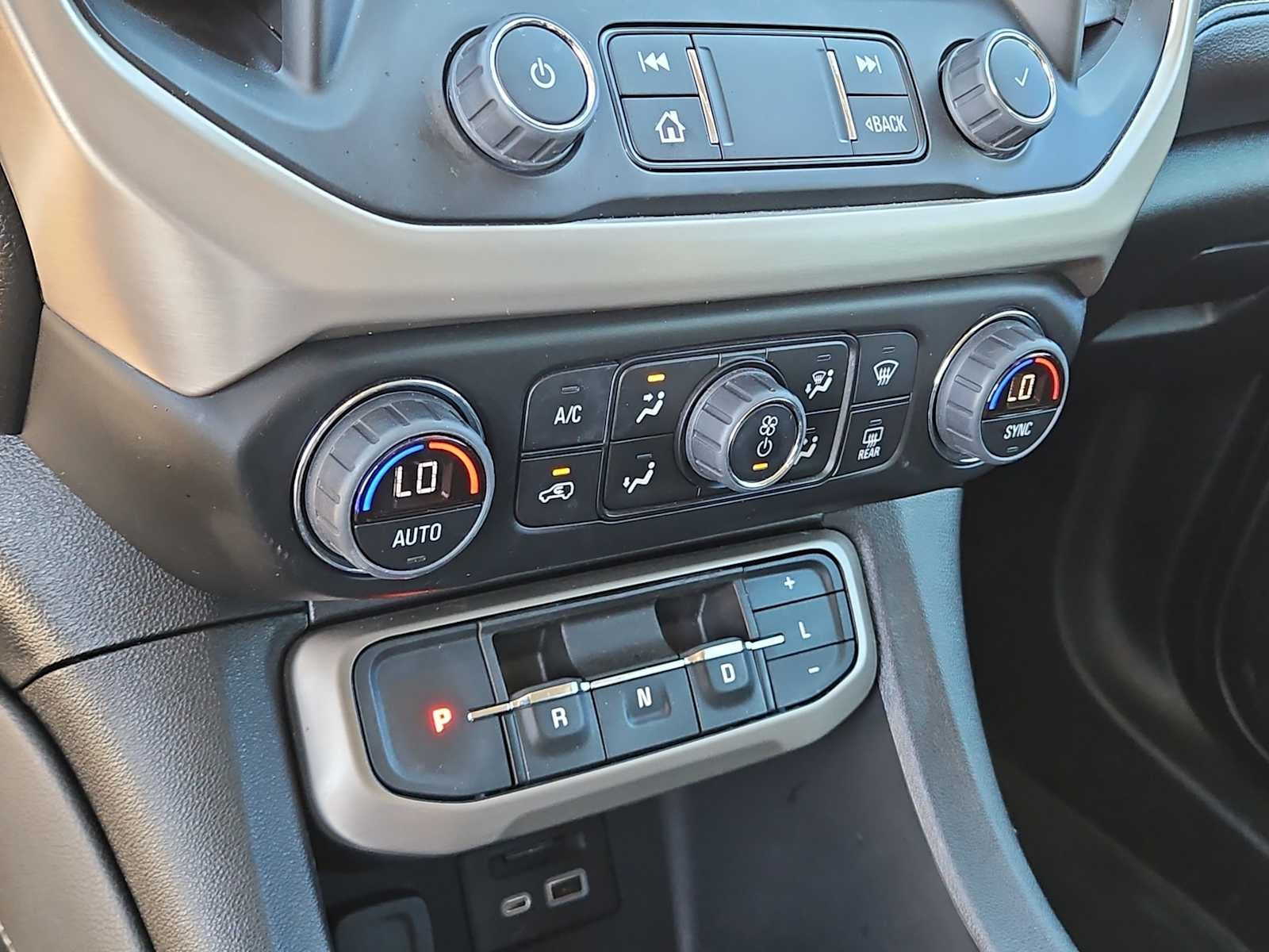 2023 GMC Acadia FWD Denali