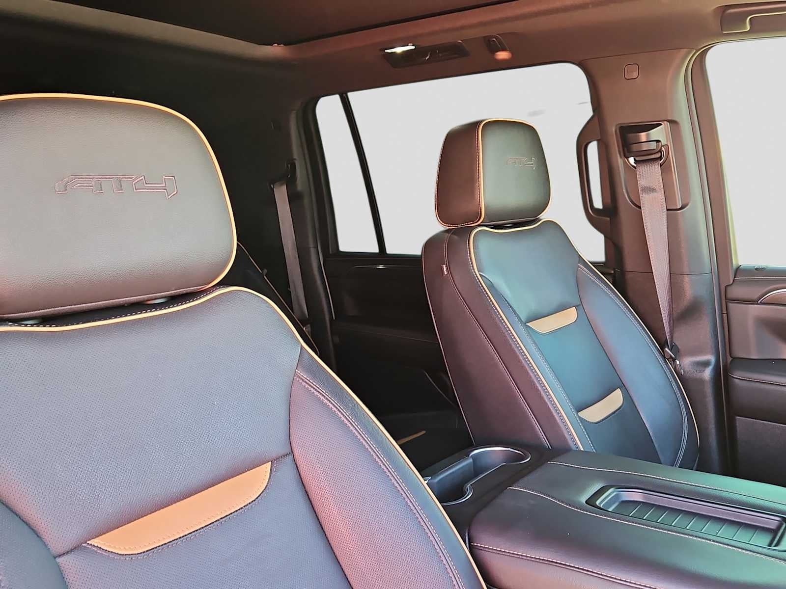 2022 GMC Yukon XL 4WD AT4