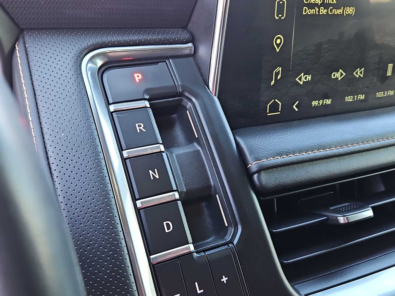 2022 GMC Yukon XL 4WD AT4