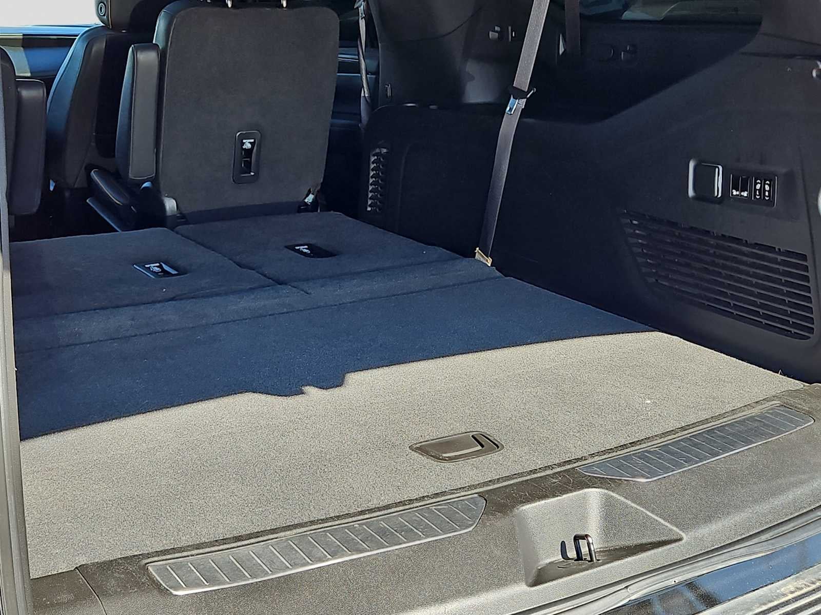 2022 GMC Yukon XL 4WD AT4