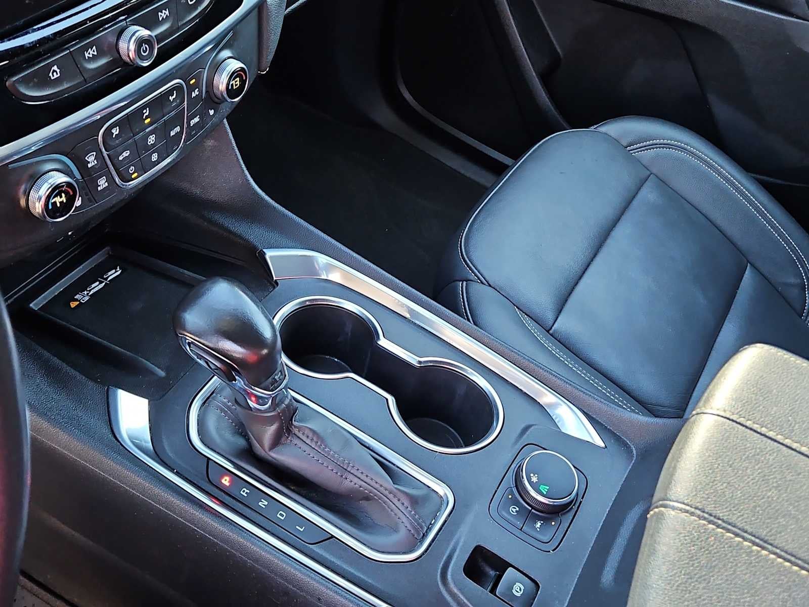 2022 Chevrolet Traverse FWD LT Leather