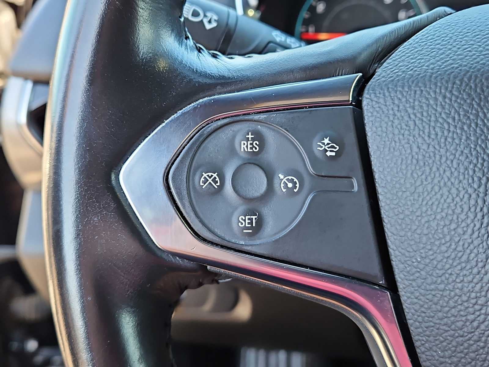 2022 Chevrolet Traverse FWD LT Leather