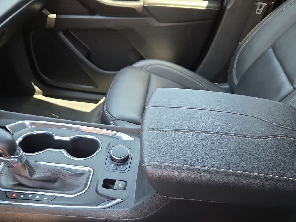 2023 Chevrolet Traverse AWD LT Leather
