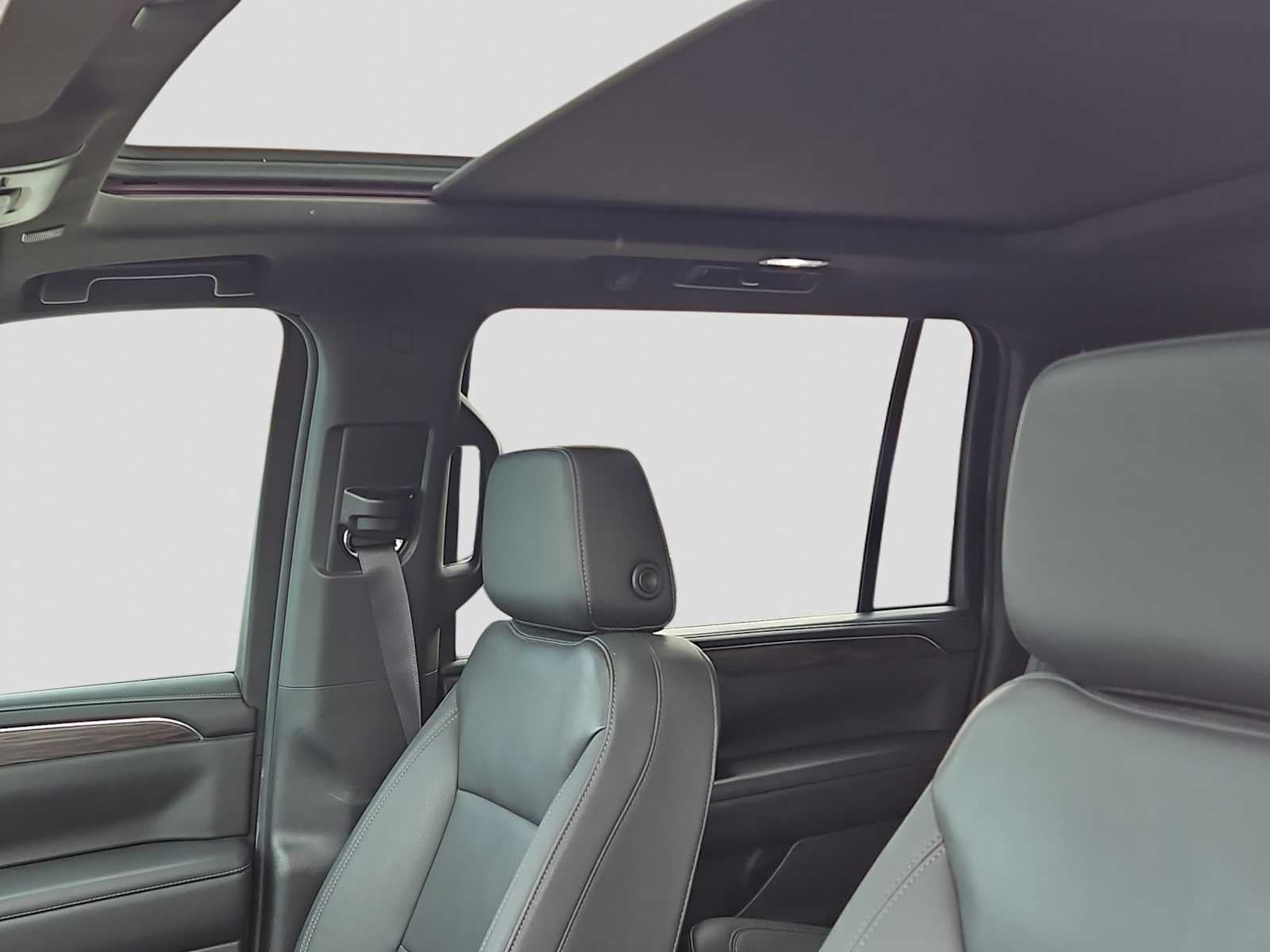 2023 Chevrolet Suburban 2WD LT