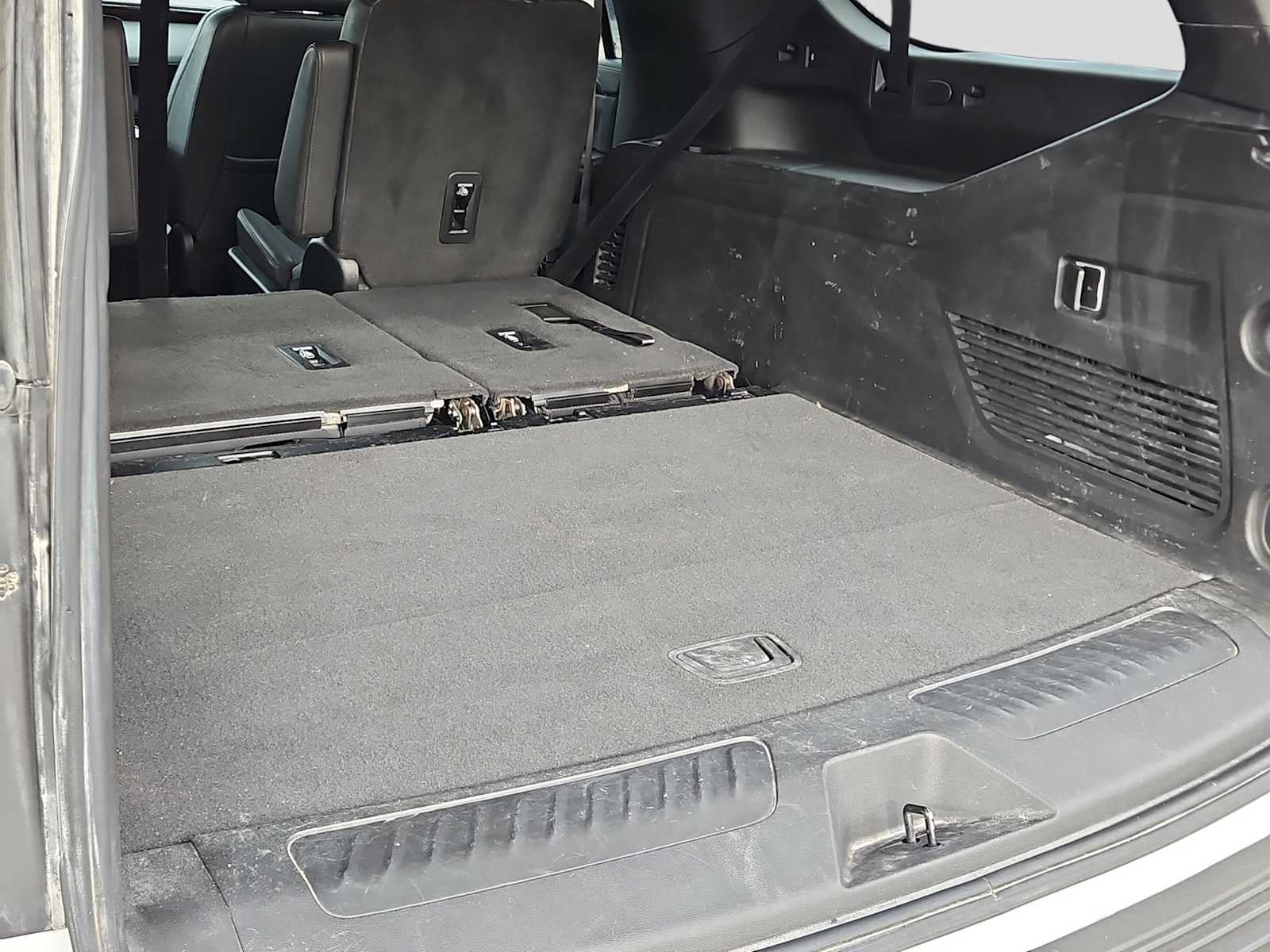 2023 Chevrolet Suburban 2WD LT