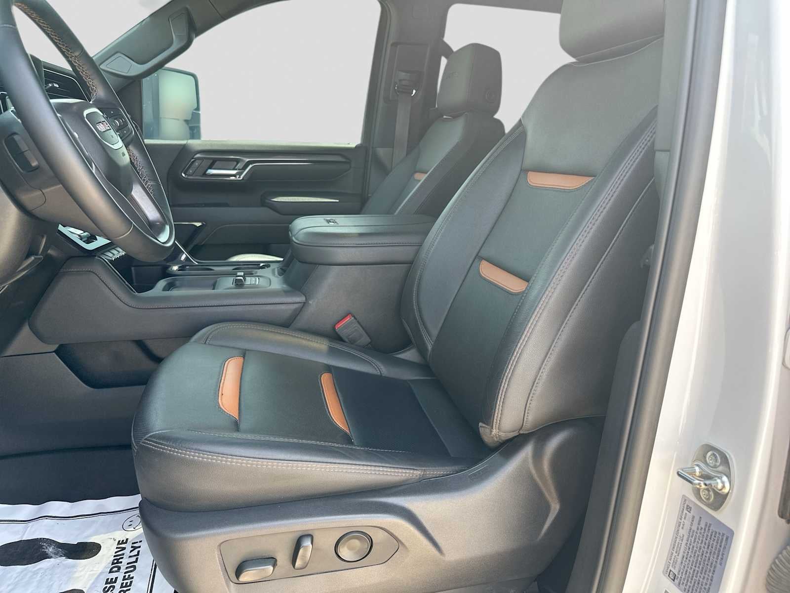 2025 GMC Sierra 2500HD 4WD Crew Cab Standard Bed AT4