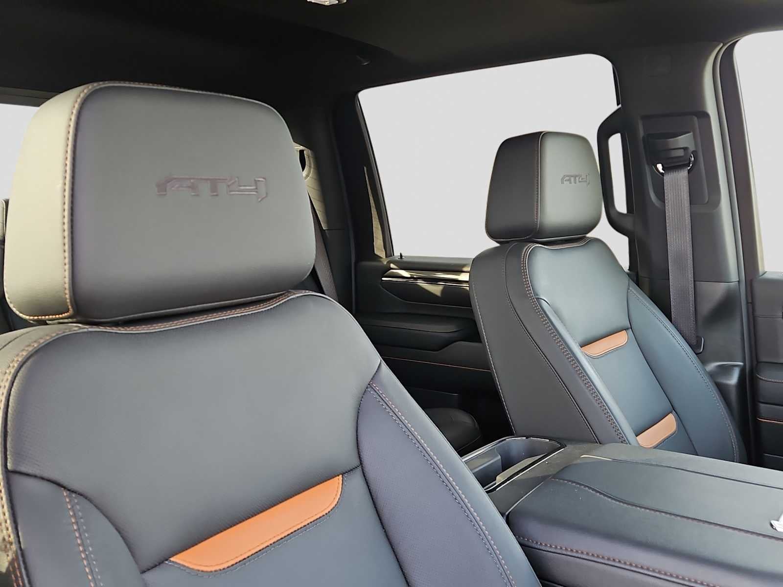 2025 GMC Sierra 2500HD 4WD Crew Cab Standard Bed AT4